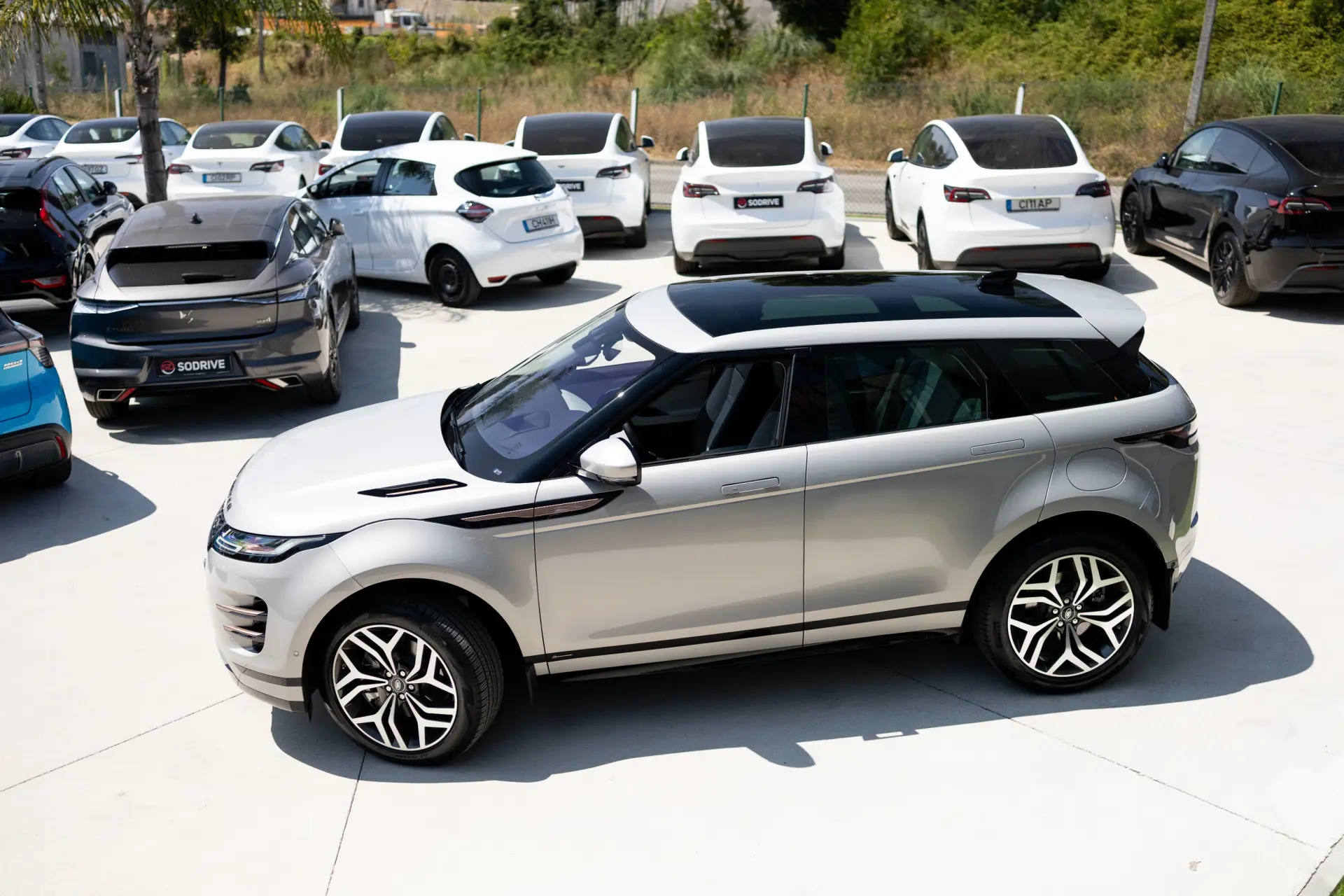 Land Rover Range Rover Evoque P300e R-Dynamic HSE 10