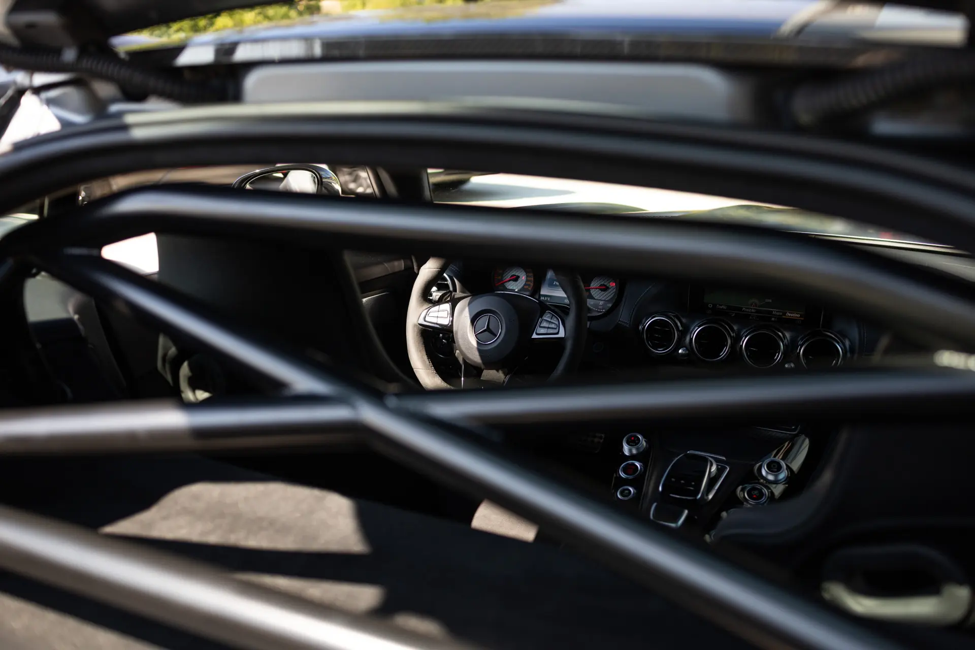 Mercedes-Benz AMG GT R 13