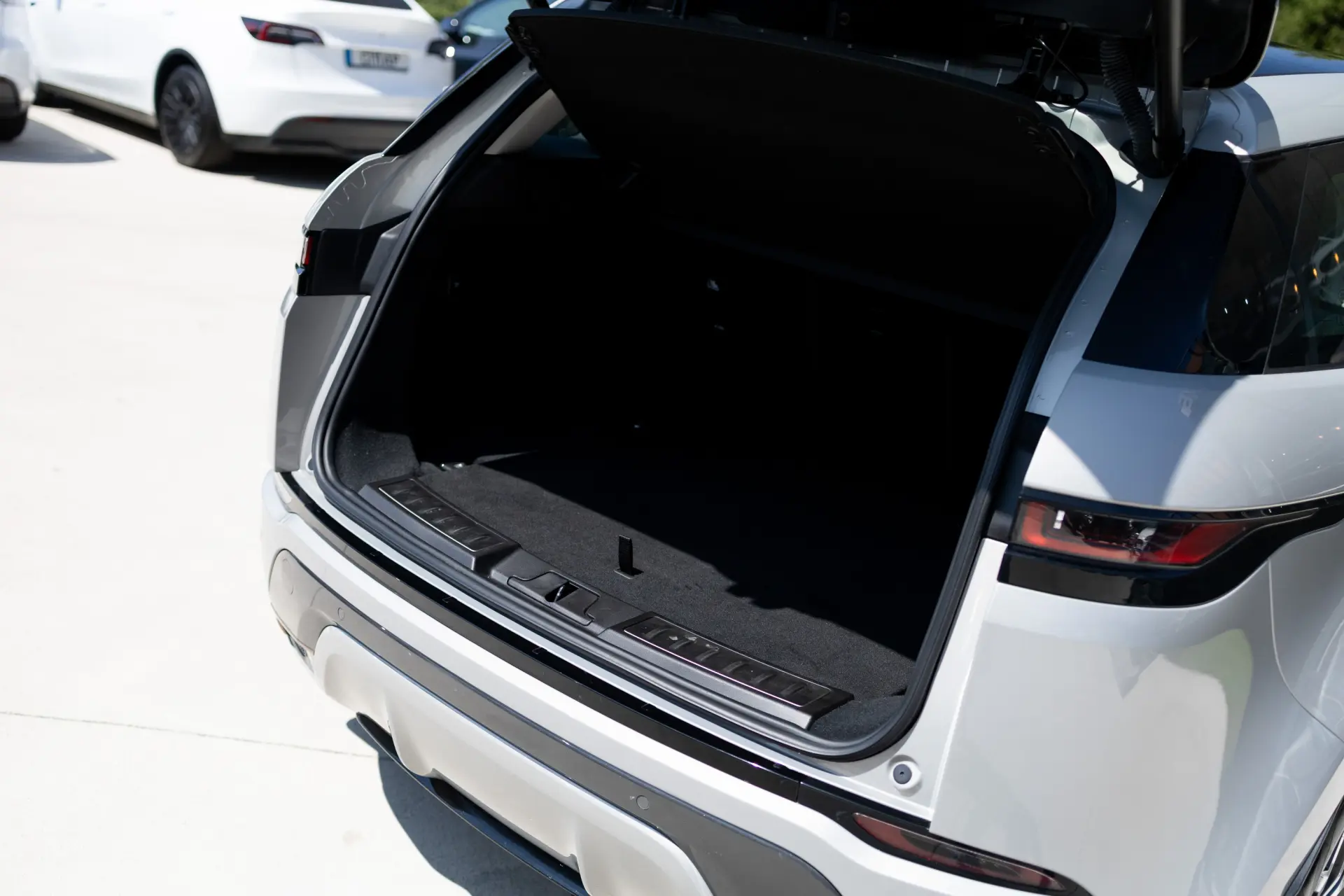 Land Rover Range Rover Evoque P300e R-Dynamic HSE 35