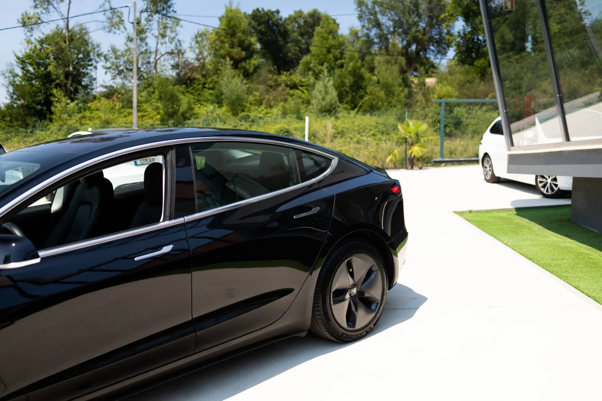 Tesla Model 3 Long-Range Dual Motor AWD 12