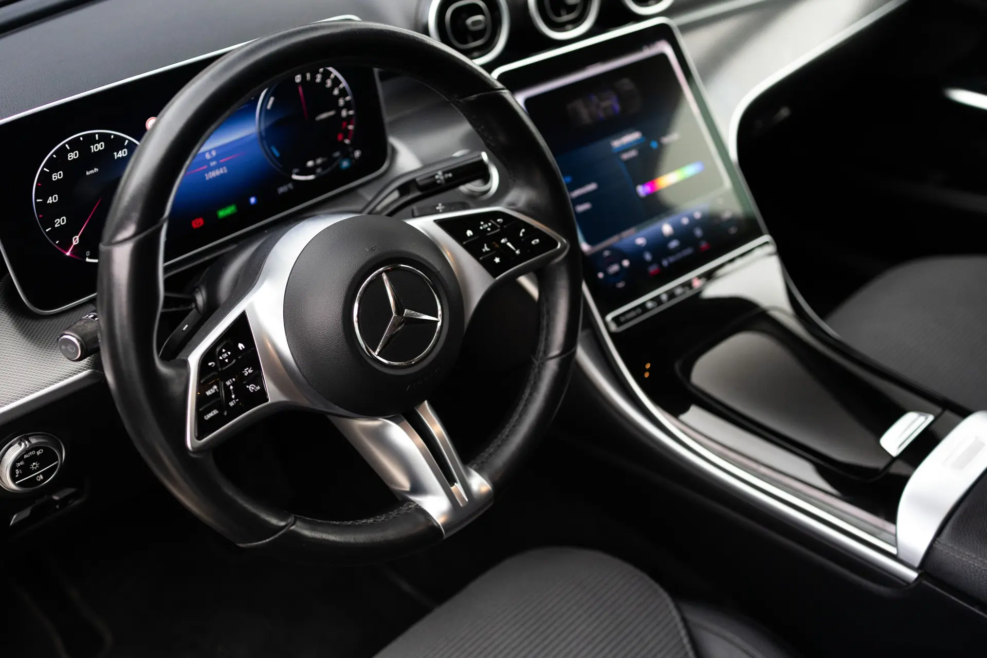 Mercedes-Benz C 300 e Avantgarde 13
