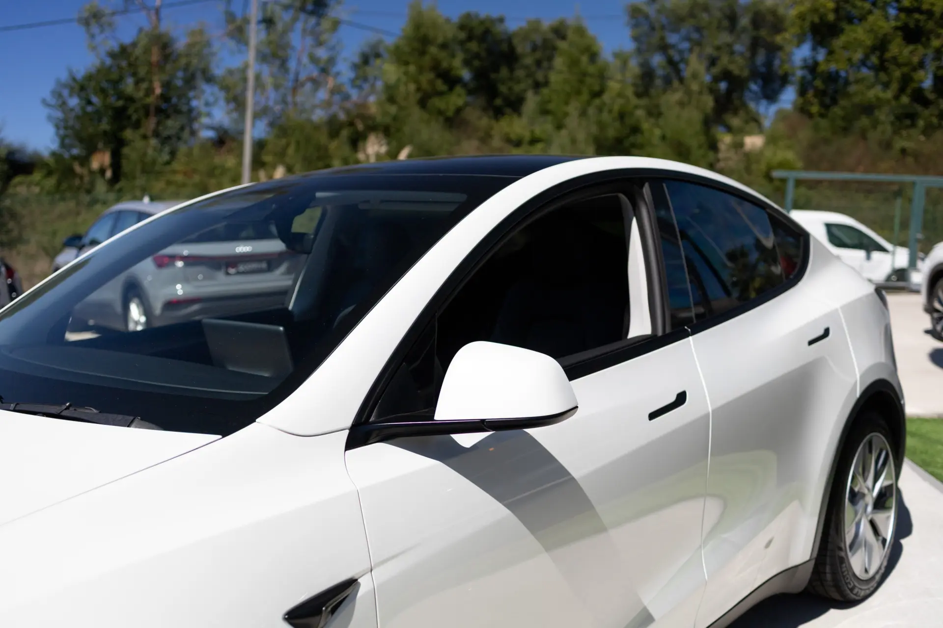 Tesla Model Y Long Range Dual Motor AWD 16