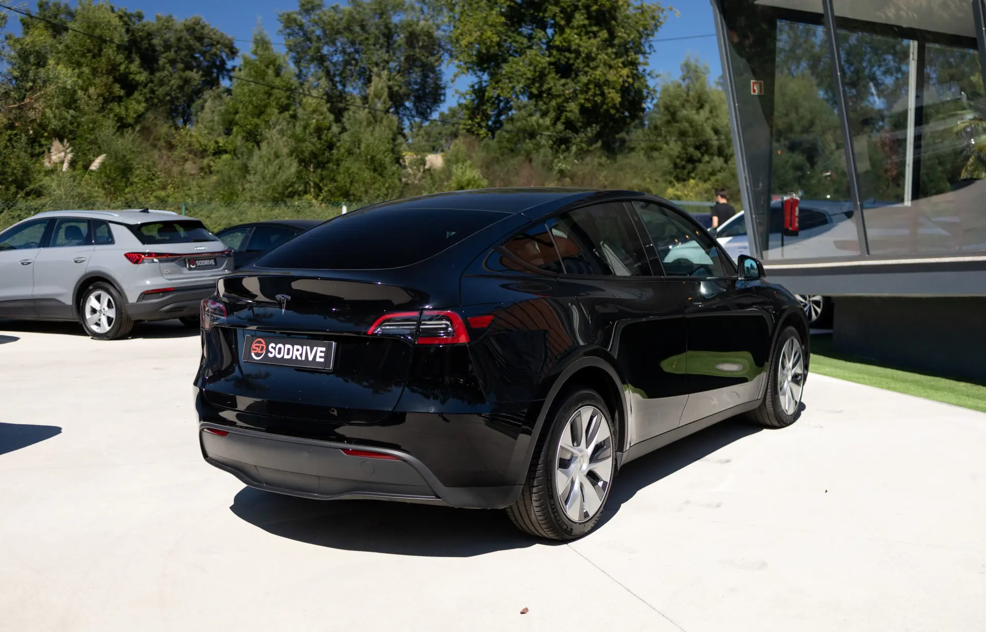 Tesla Model Y Standard 6
