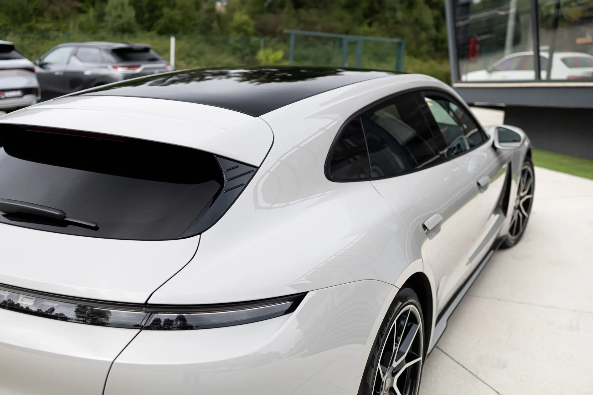 Porsche Taycan Sport Turismo Outro 44