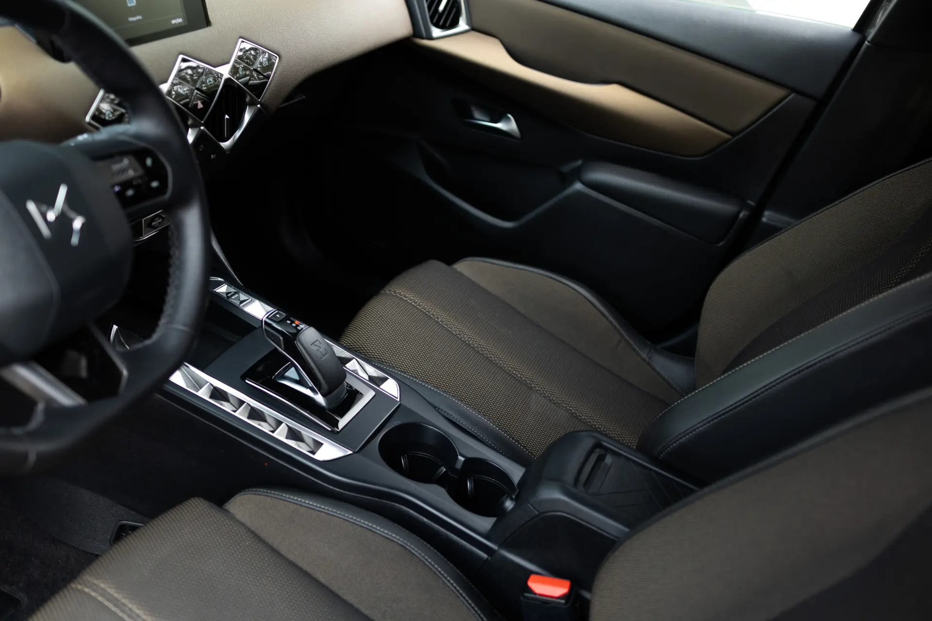 DS DS3 Crossback E-Tense Performance Line 23