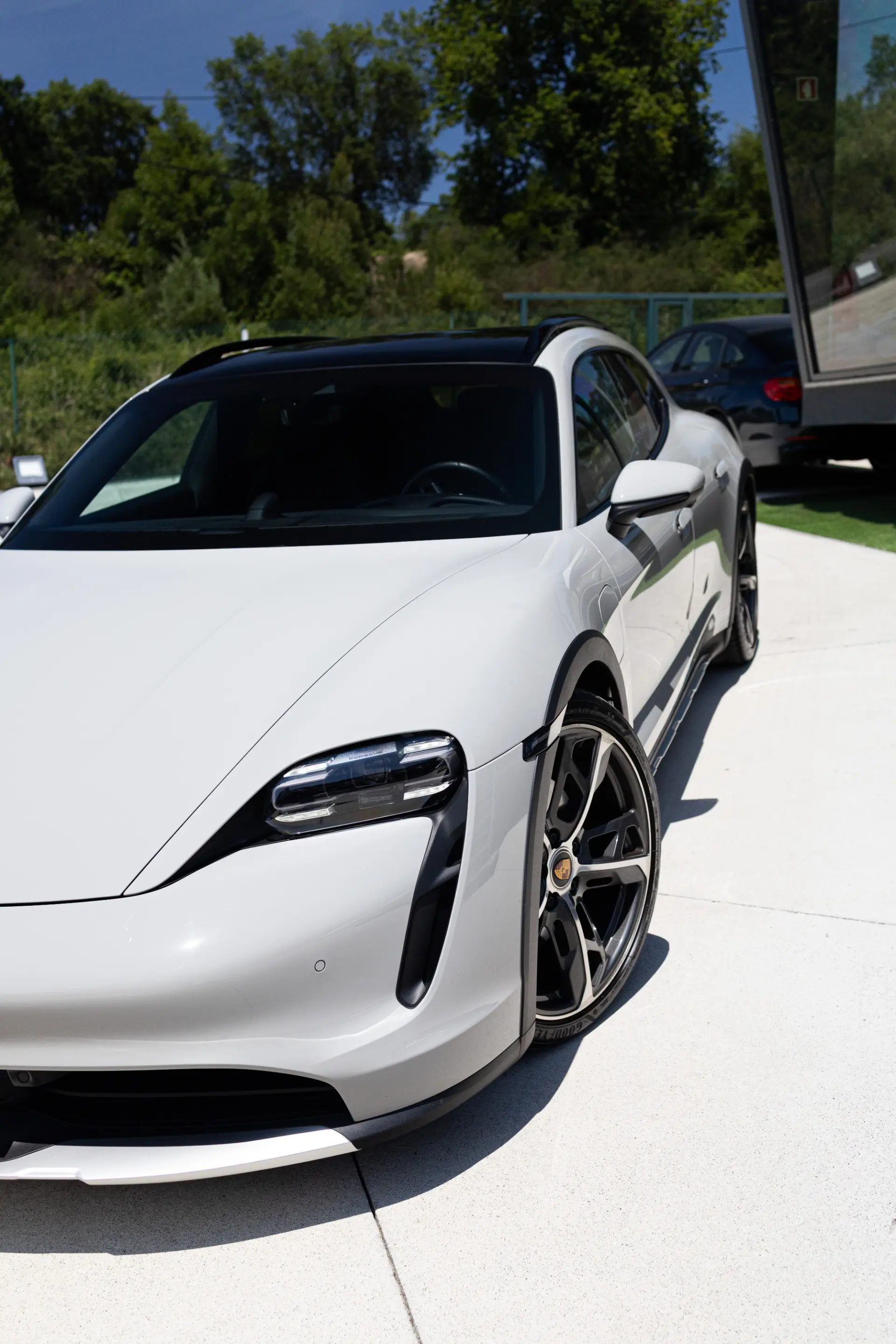 Porsche Taycan Cross Turismo 4 18
