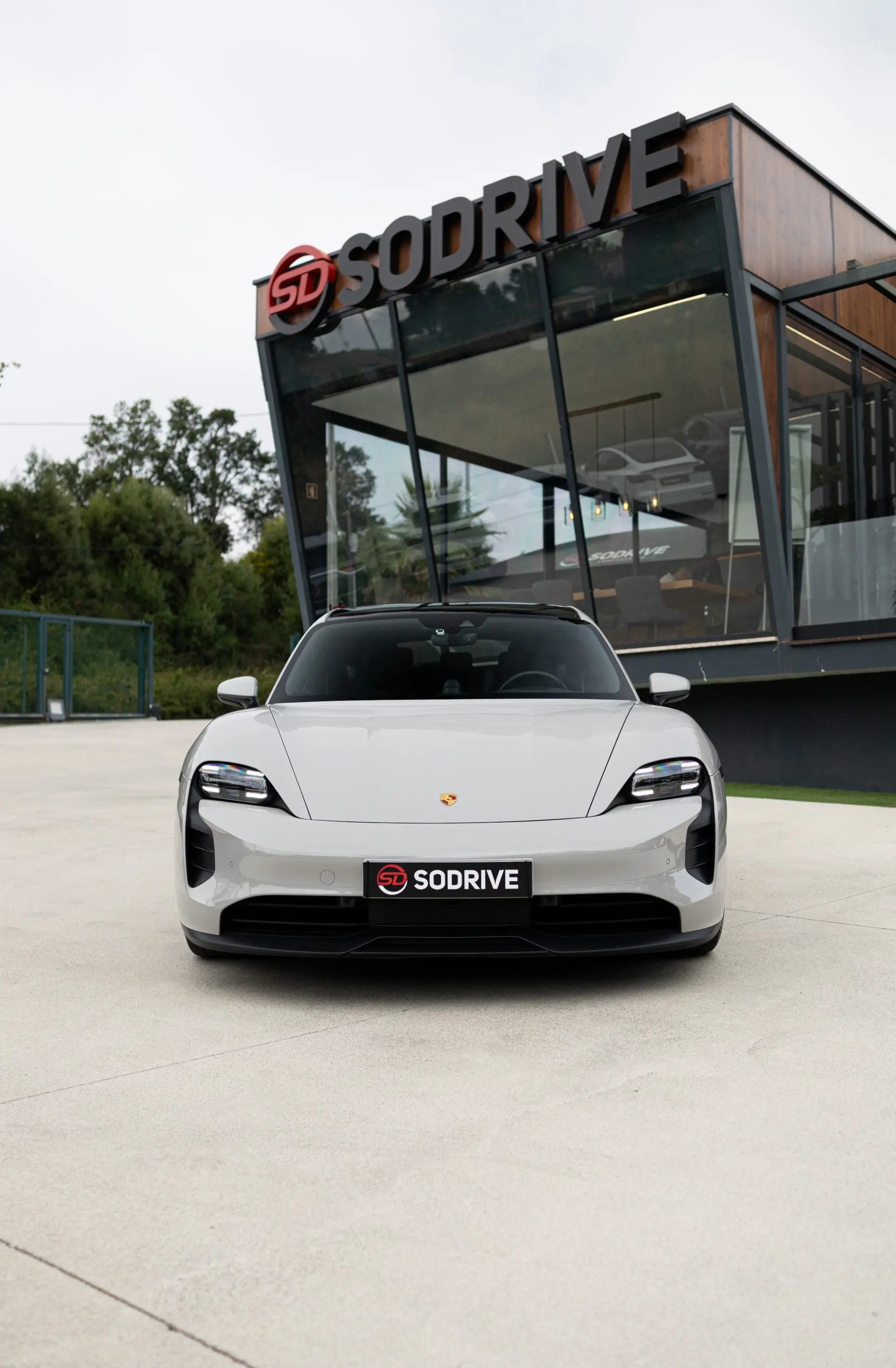 Porsche Taycan Sport Turismo Outro 3