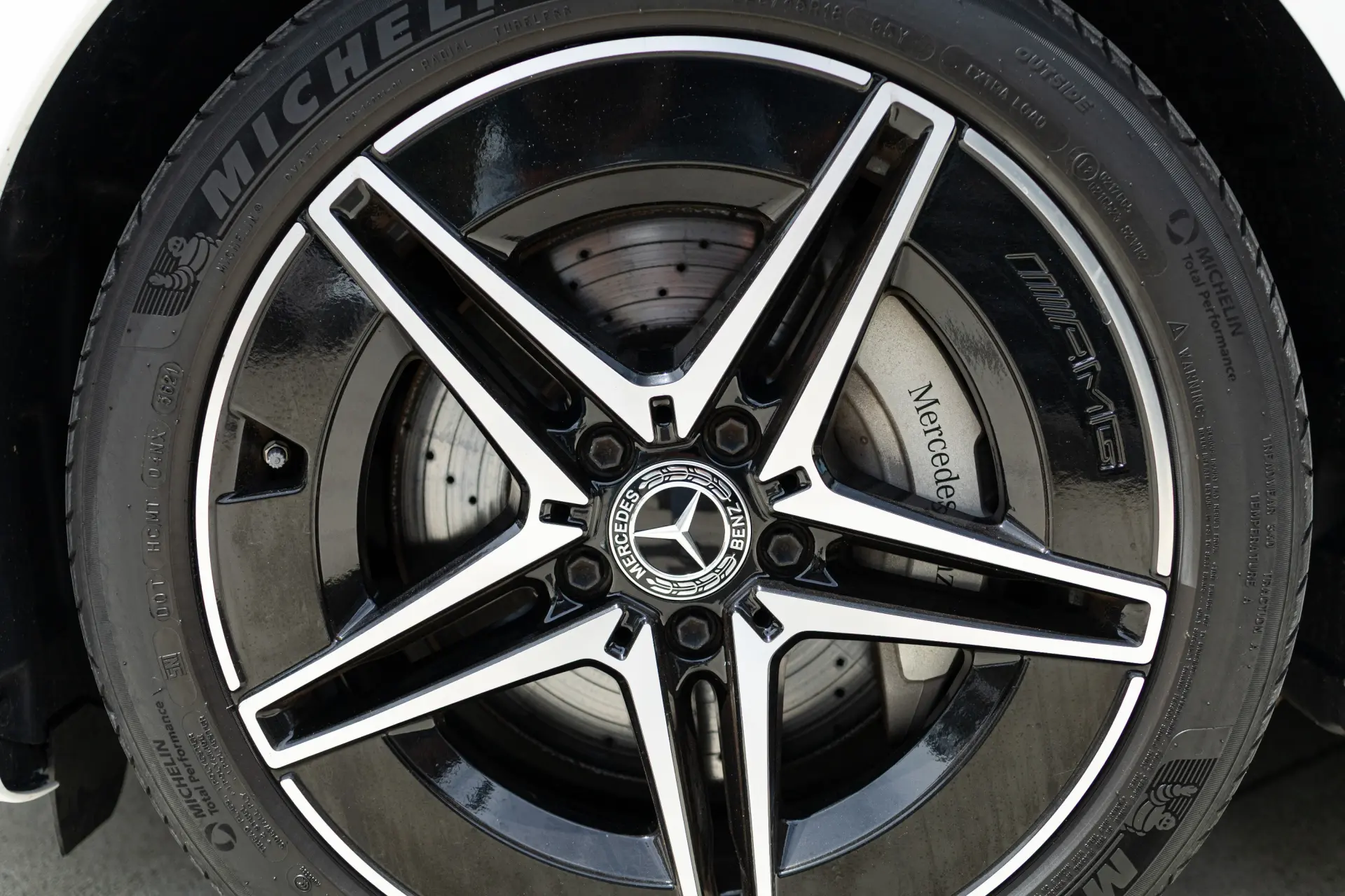Mercedes-Benz C 300 e AMG Line 19