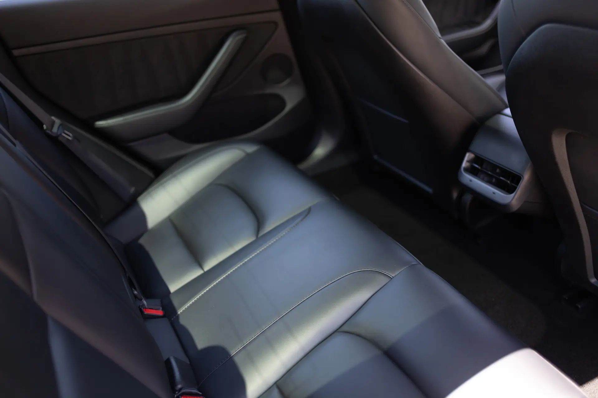 Tesla Model 3 Standard RWD 16