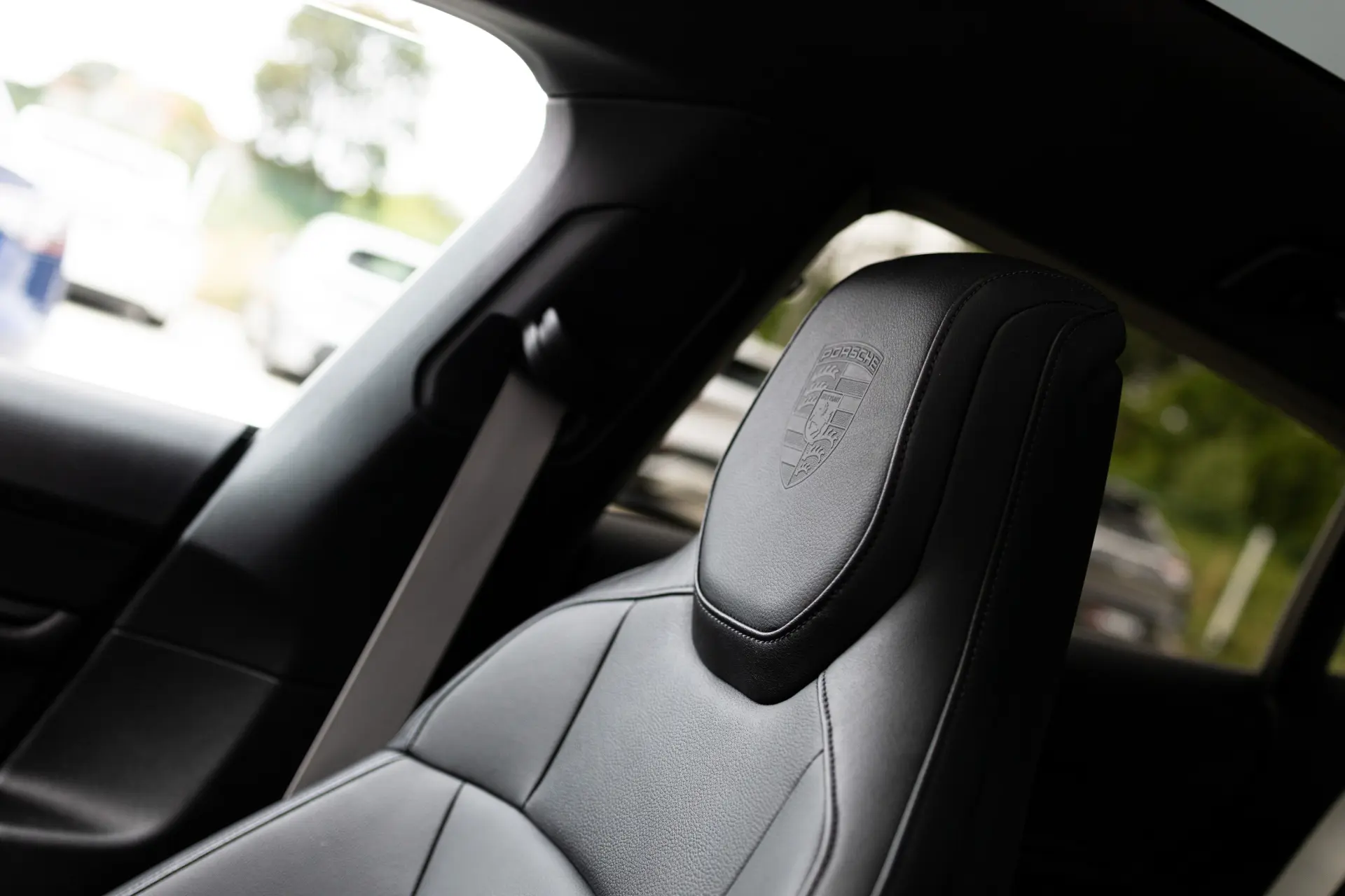 Porsche Taycan Sport Turismo Outro 14