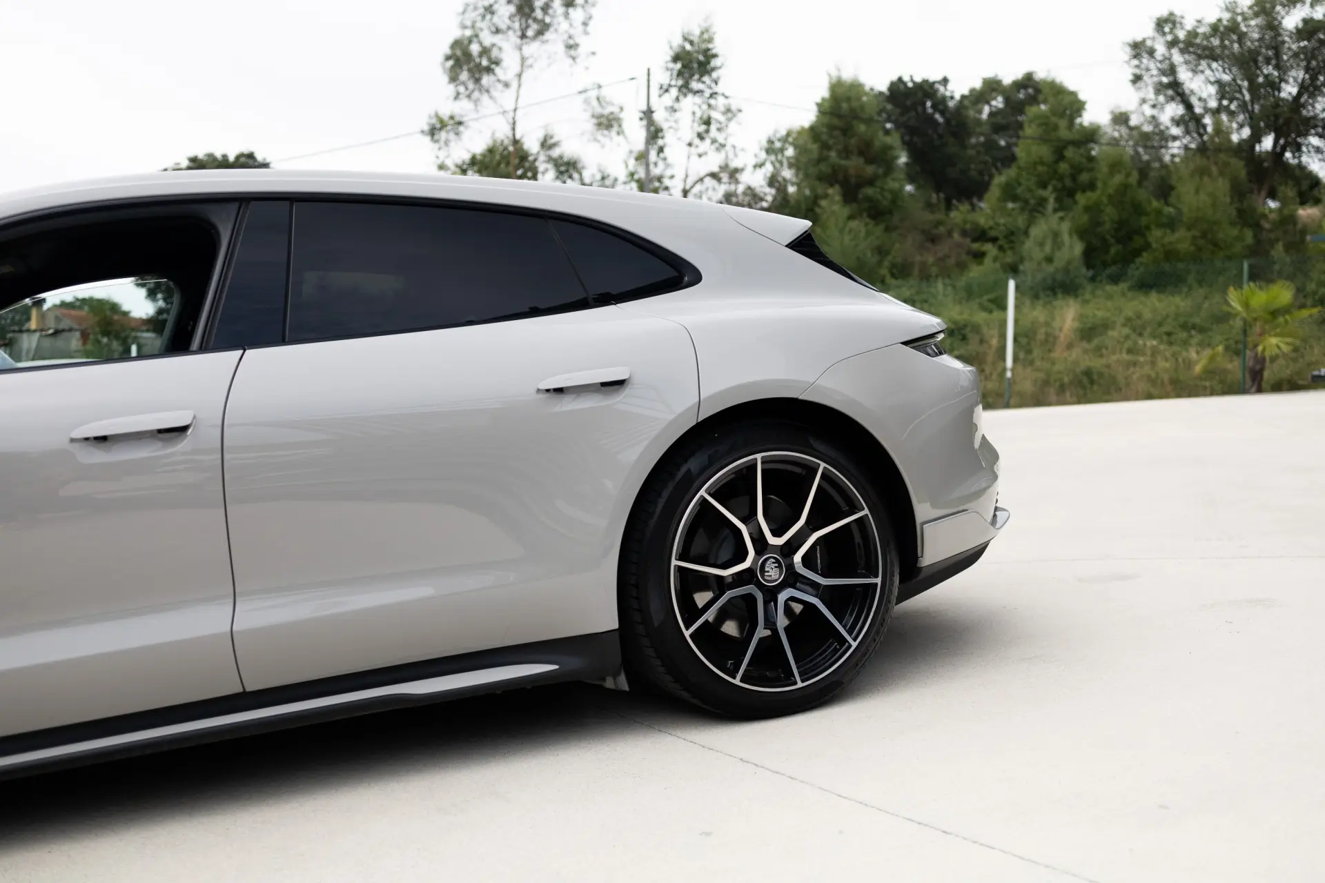 Porsche Taycan Sport Turismo Outro 11