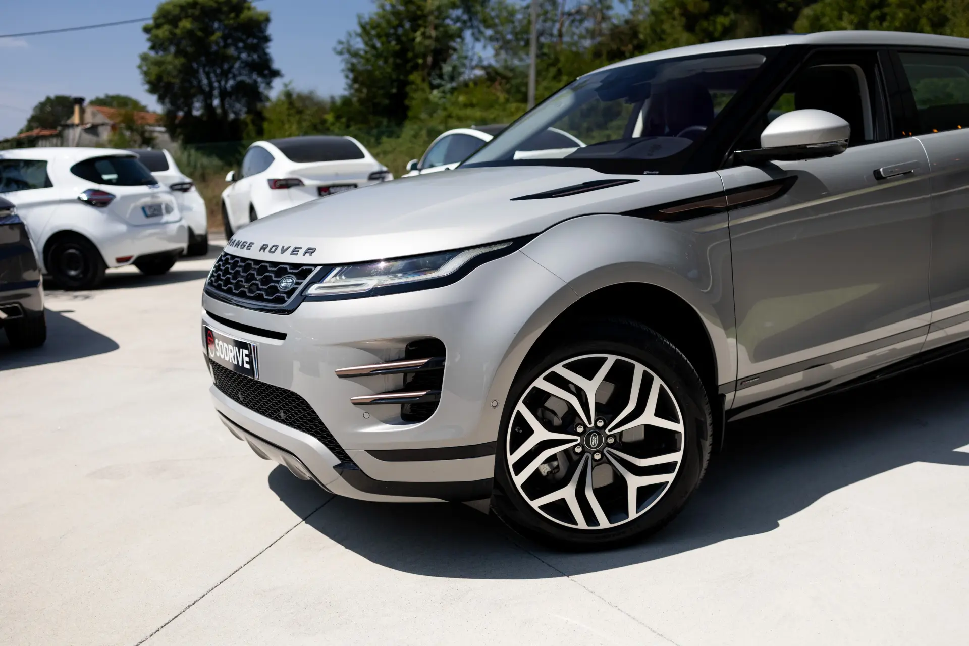 Land Rover Range Rover Evoque P300e R-Dynamic HSE 16