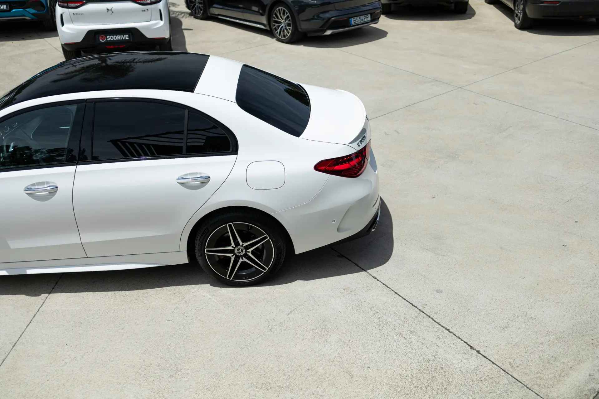 Mercedes-Benz C 300 e AMG Line 13