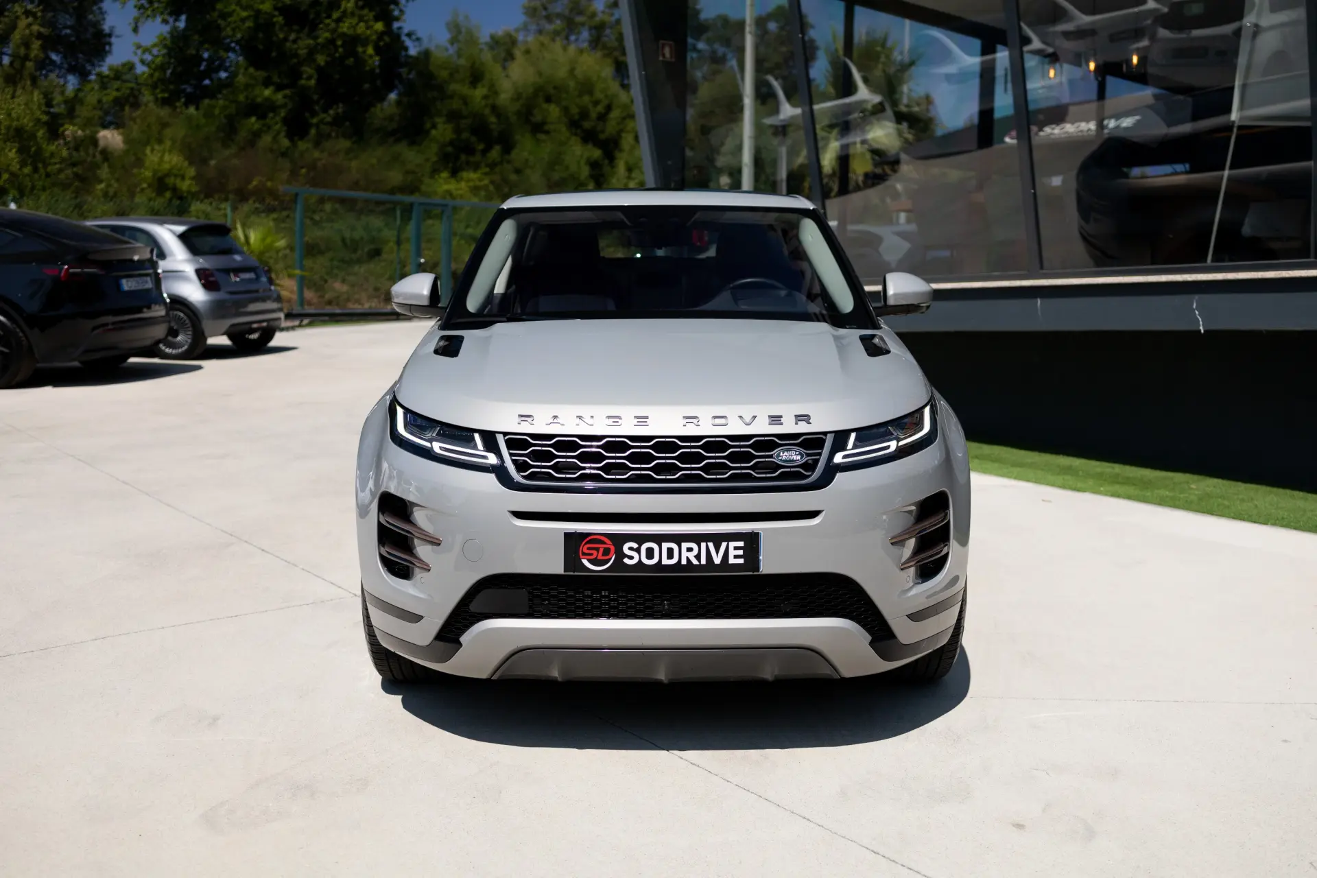 Land Rover Range Rover Evoque P300e R-Dynamic HSE 3