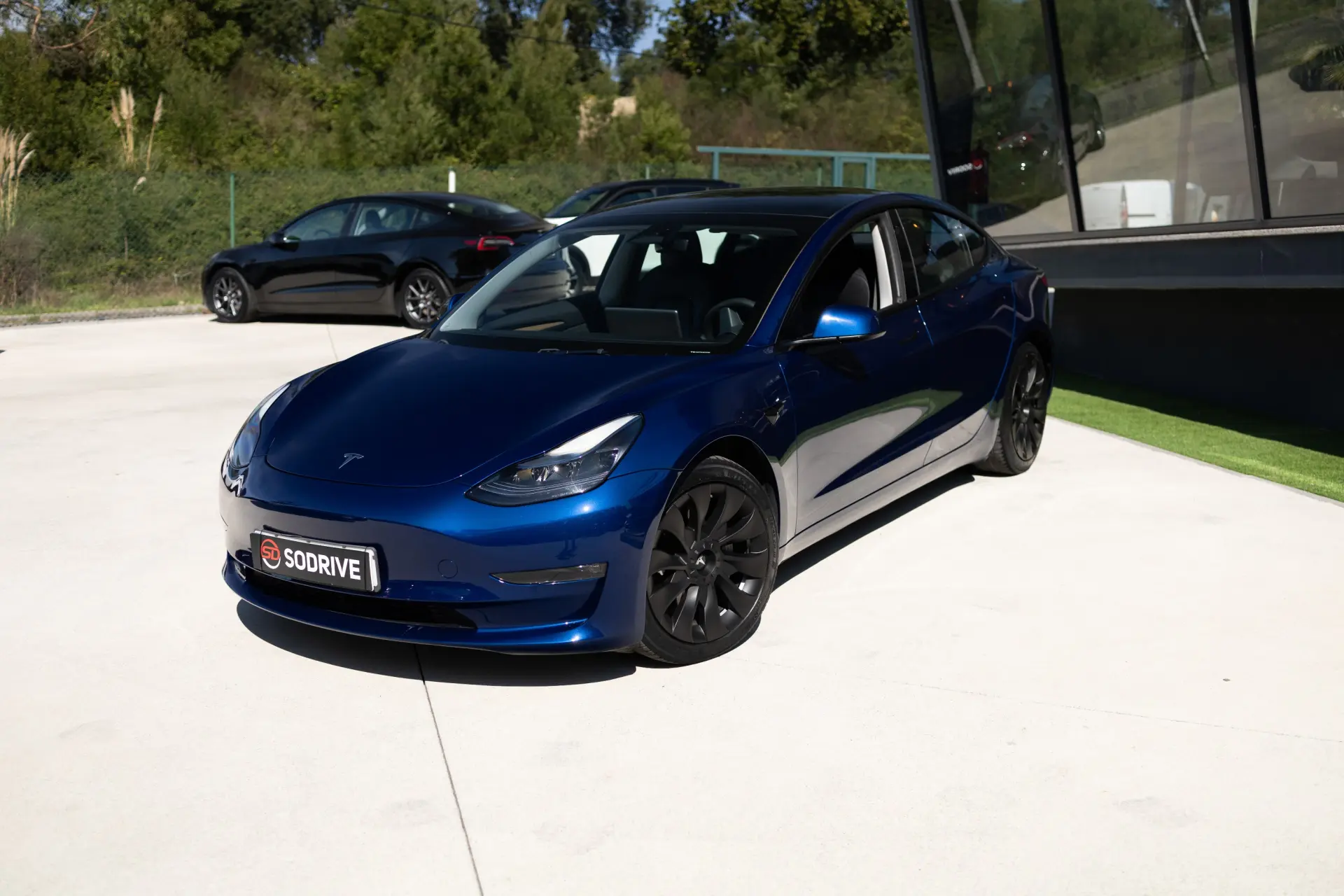 Tesla Model 3 Long-Range Dual Motor AWD 3