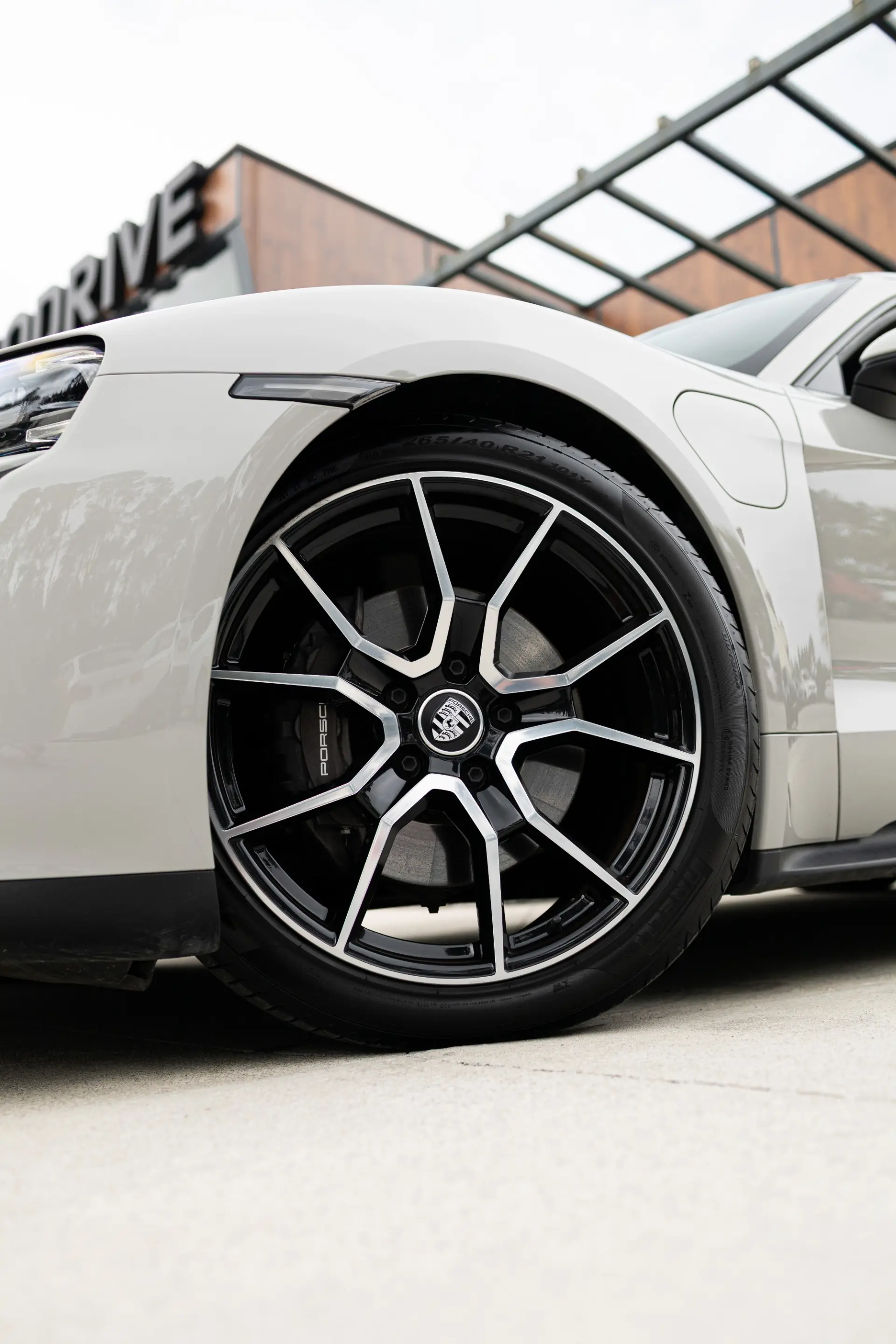 Porsche Taycan Sport Turismo Outro 42