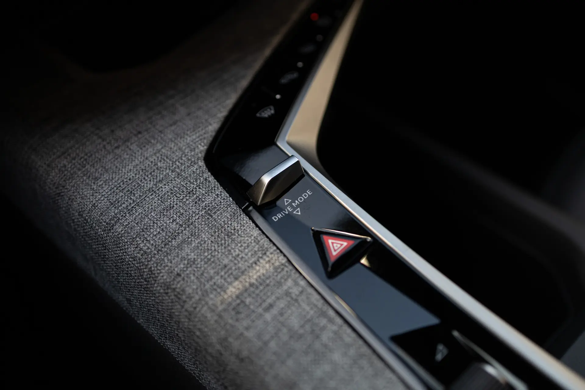 Peugeot E-3008 73 kWh Allure 18