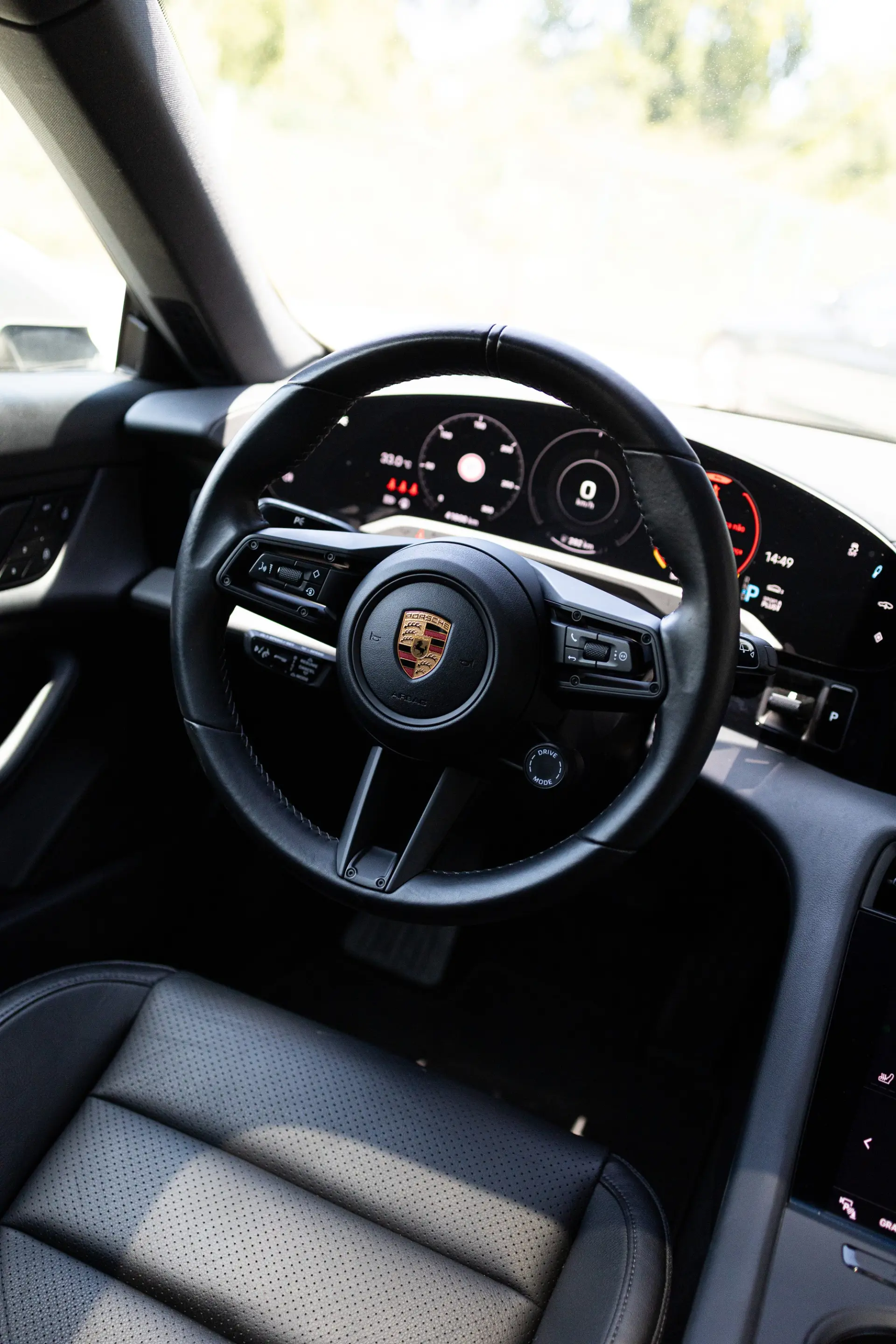 Porsche Taycan Cross Turismo 4 38