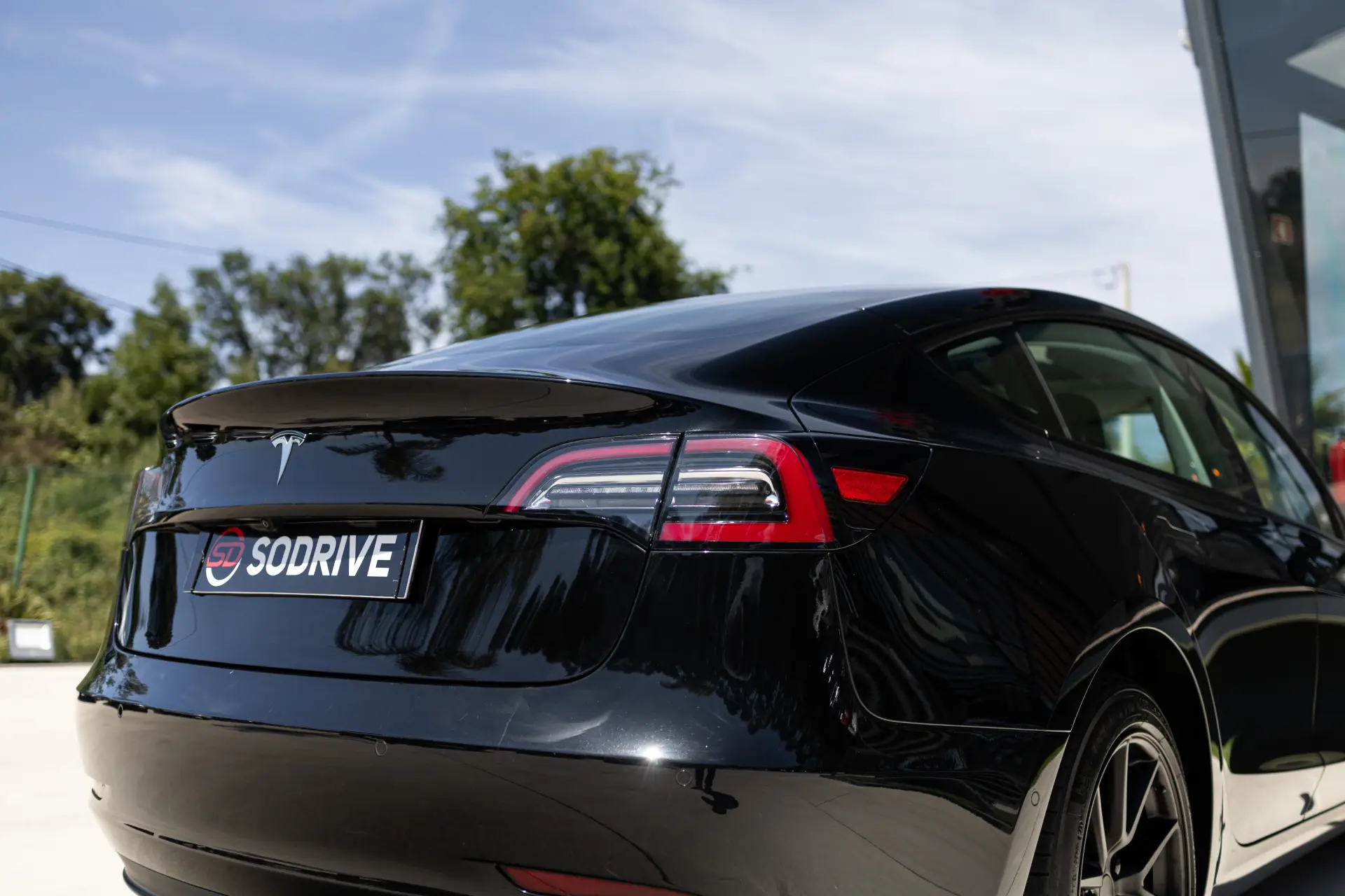 Tesla Model 3 Standard Range Plus RWD 18
