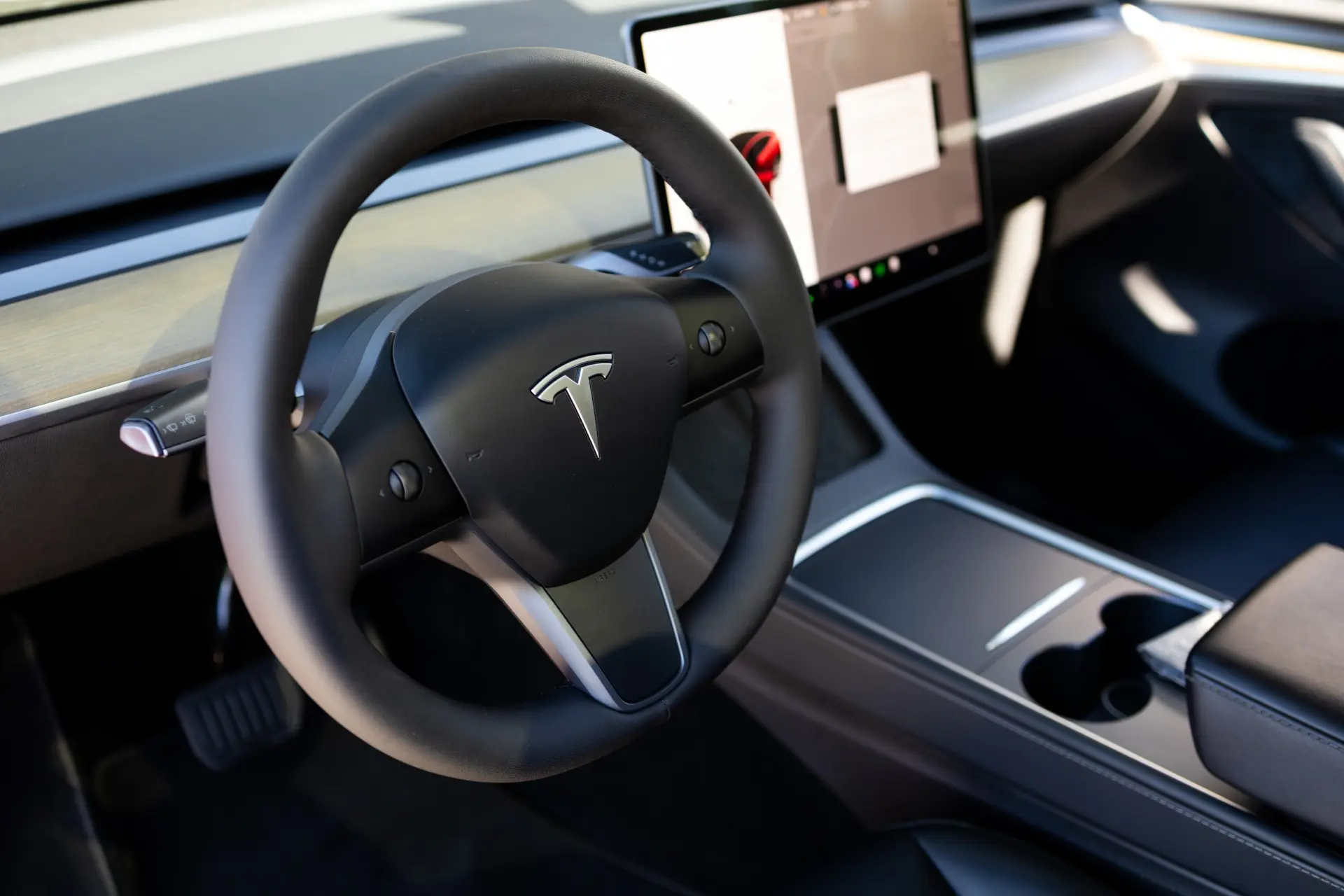 Tesla Model Y Standard 2