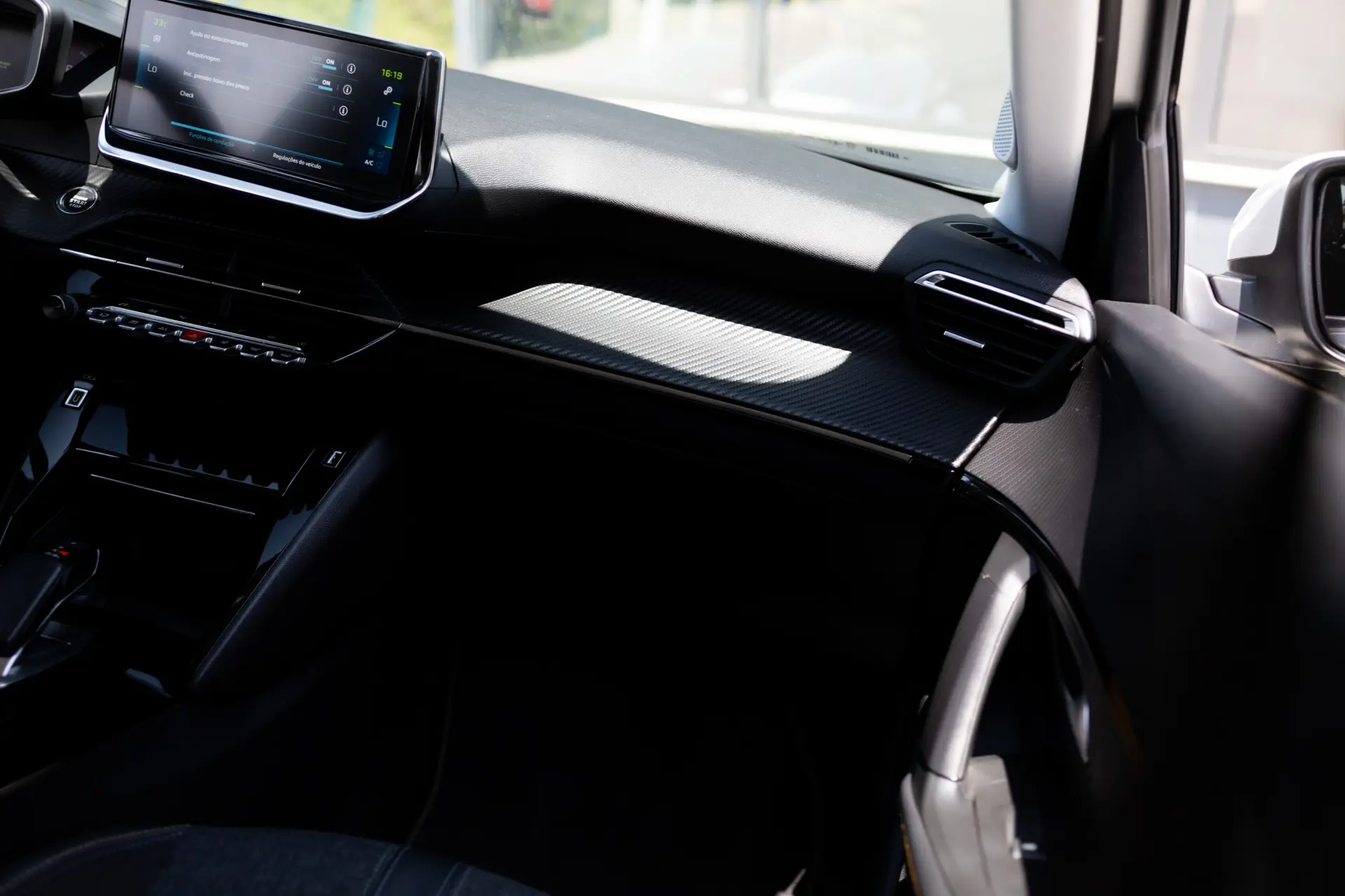 Peugeot e-2008 Allure 33