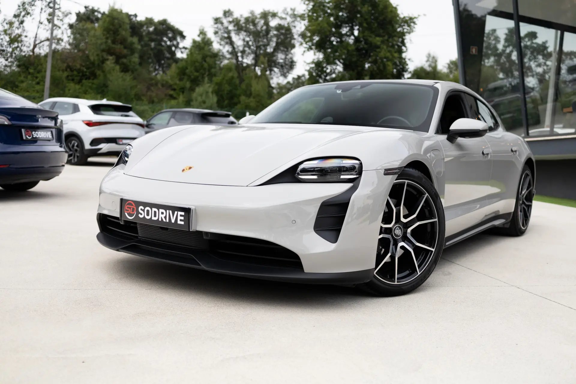 Porsche Taycan Sport Turismo Outro 7