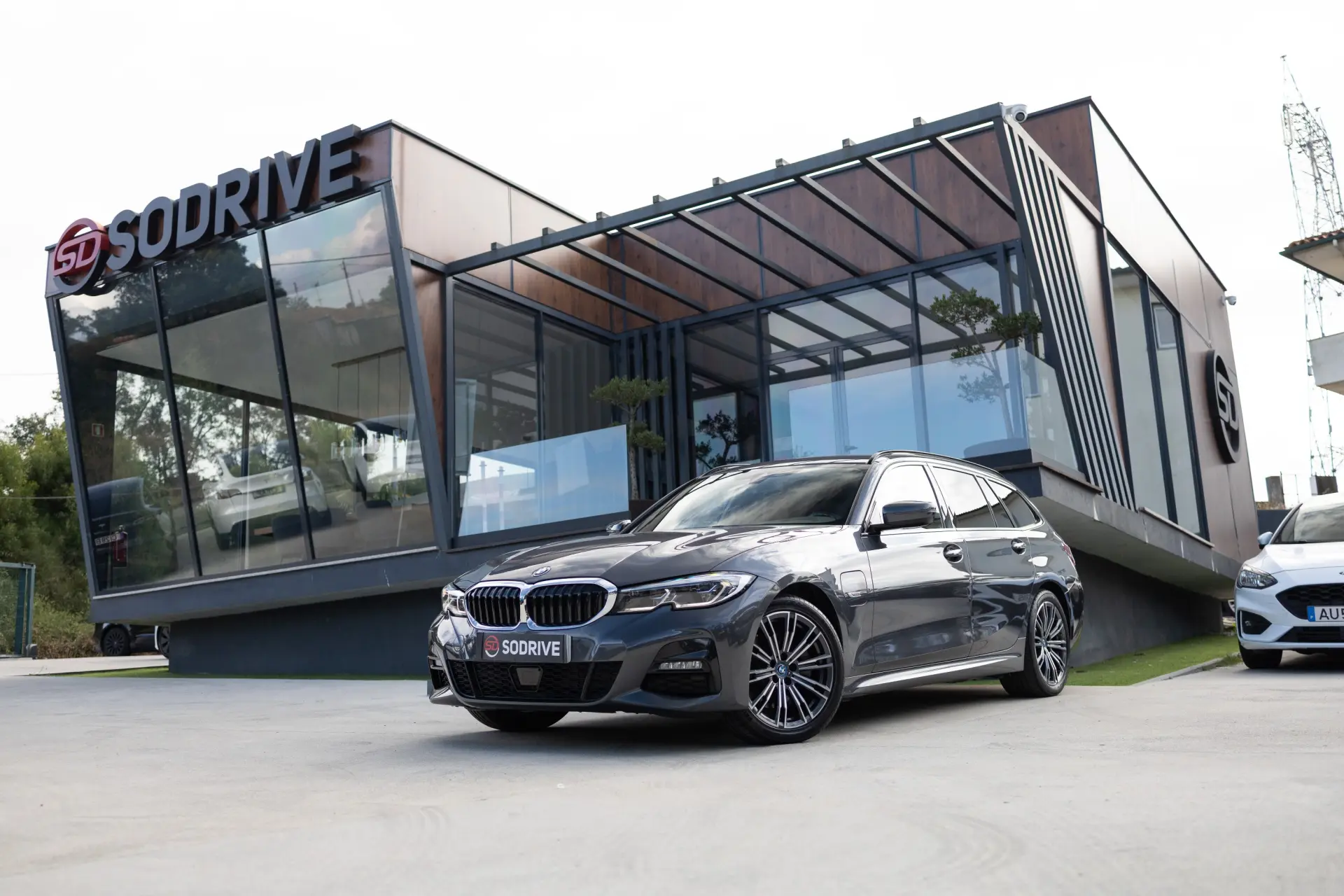 BMW 320 e Aut. M Sport 1