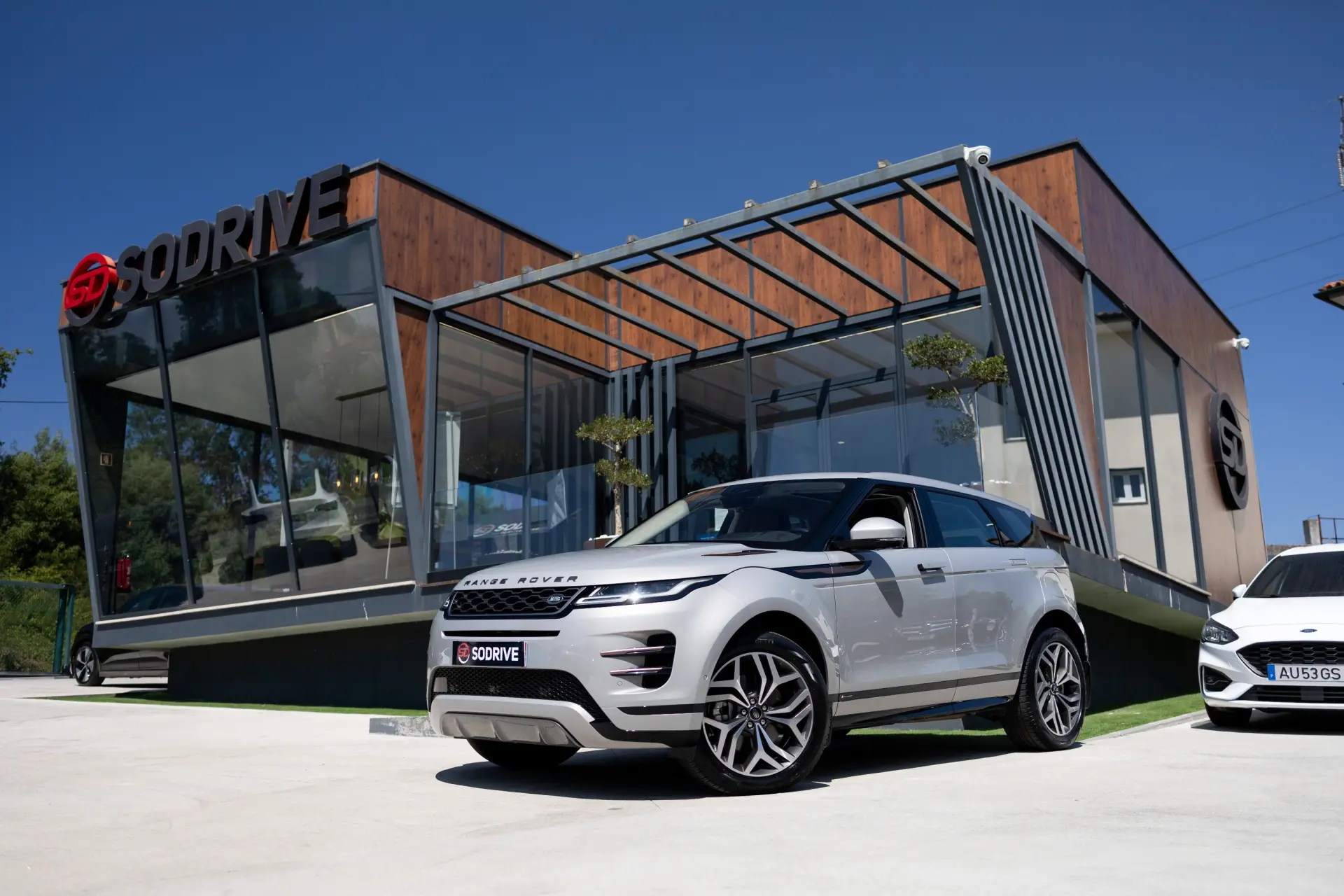 Land Rover Range Rover Evoque P300e R-Dynamic HSE 1
