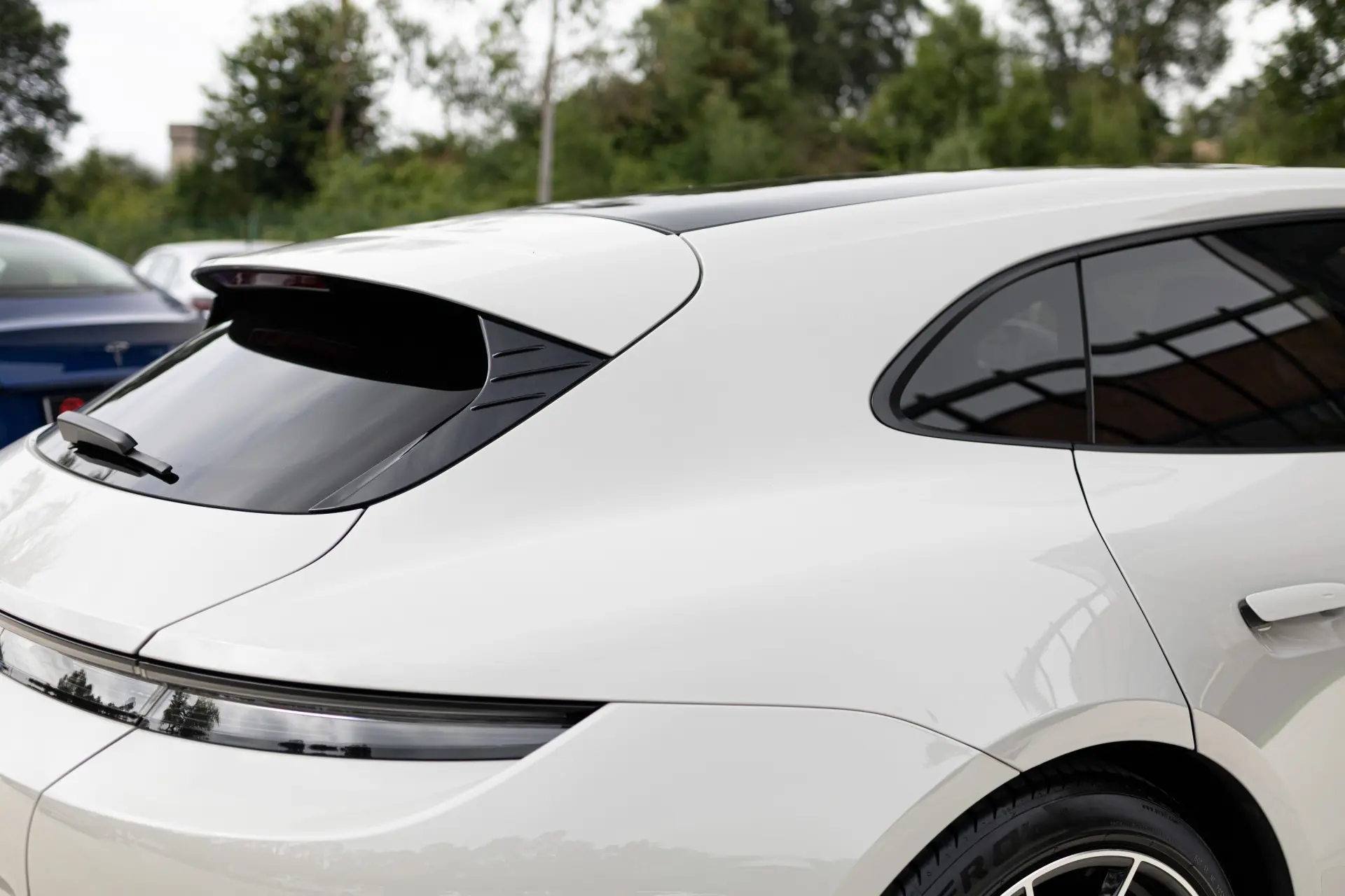 Porsche Taycan Sport Turismo Outro 43