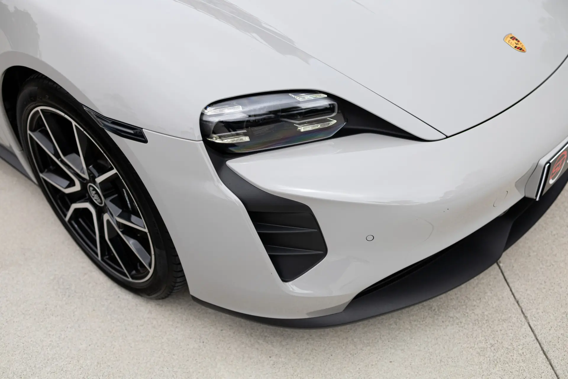 Porsche Taycan Sport Turismo Outro 27