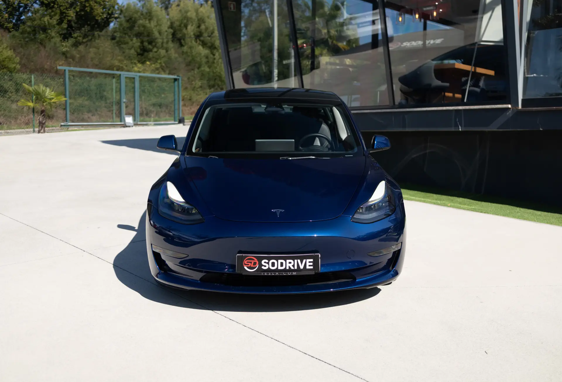 Tesla Model 3 Long-Range Dual Motor AWD 3