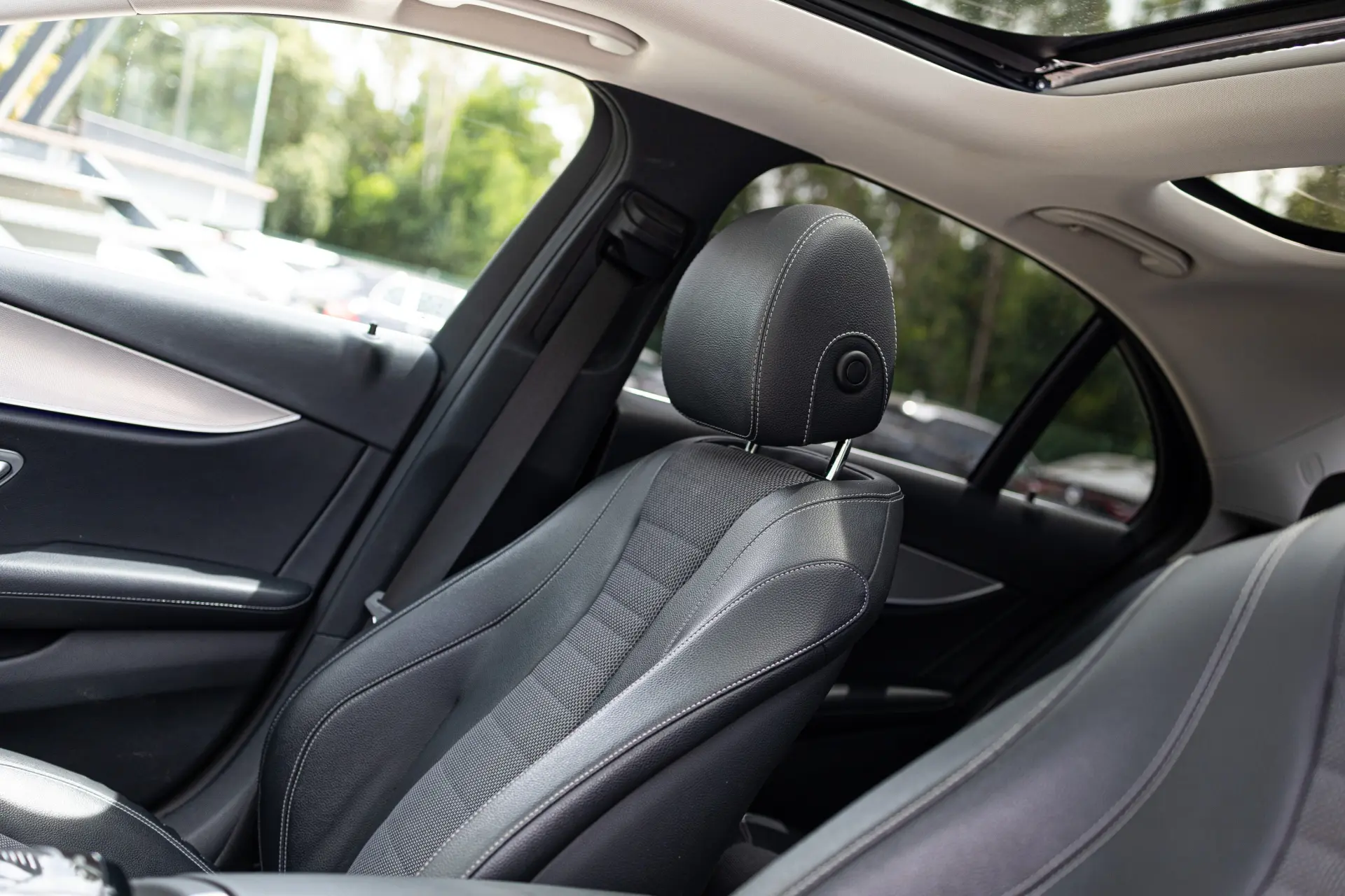 Mercedes-Benz E 350 e Avantgarde 32