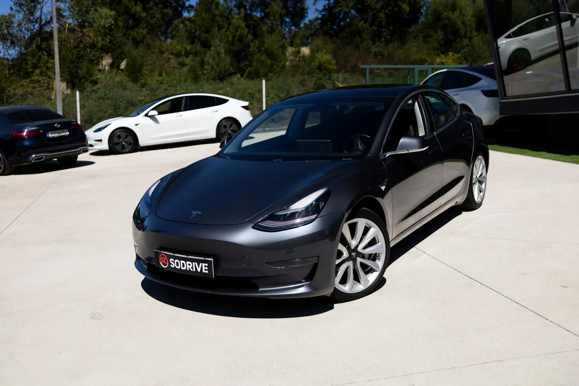 Tesla Model 3 Long-Range Dual Motor AWD 4