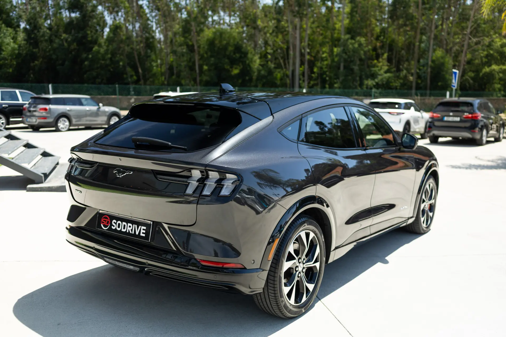 Ford Mustang Mach-E 75.7 kWh Premium AWD 5