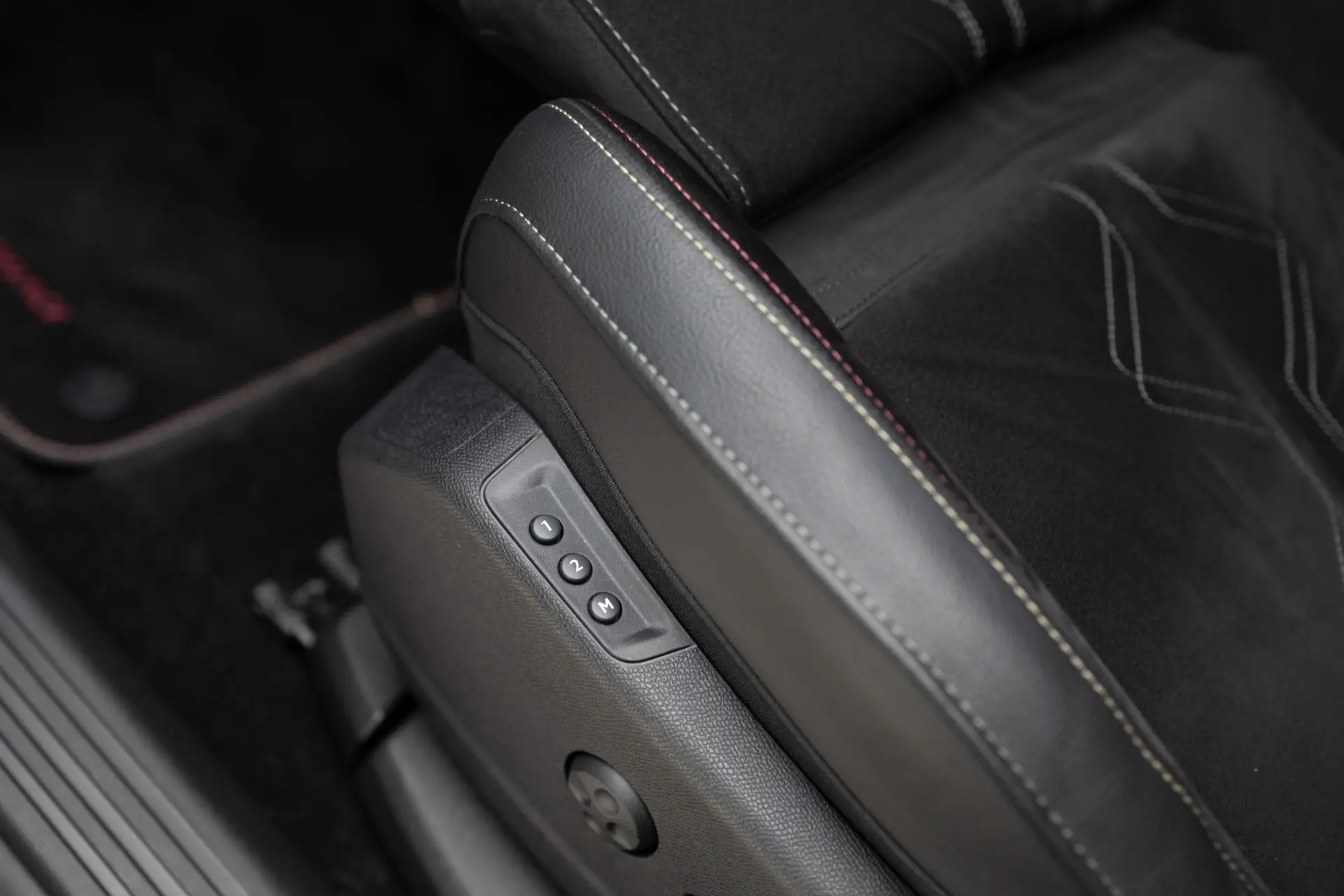 DS DS7 Crossback E-Tense Performance Line EAT8 34