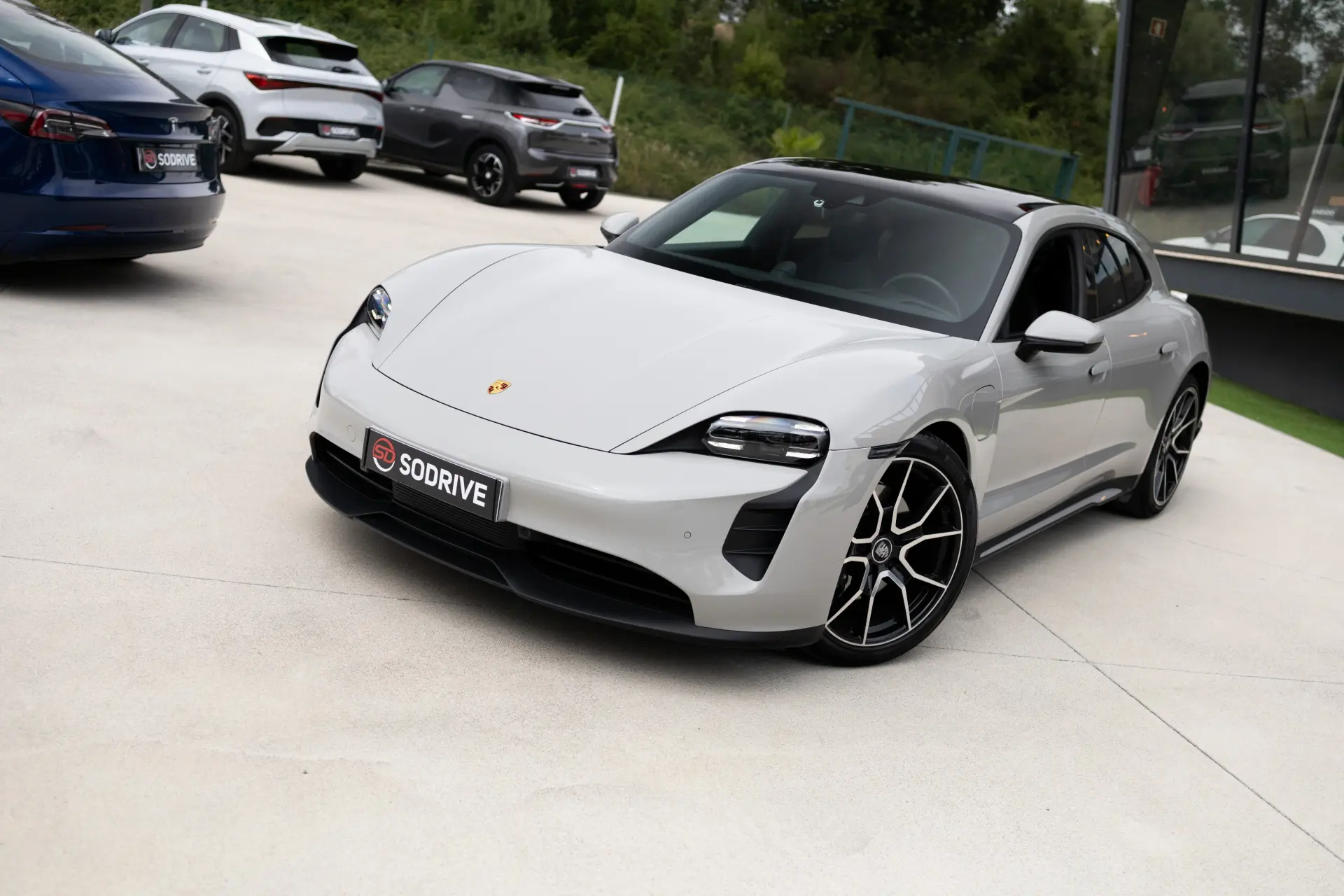 Porsche Taycan Sport Turismo Outro 4