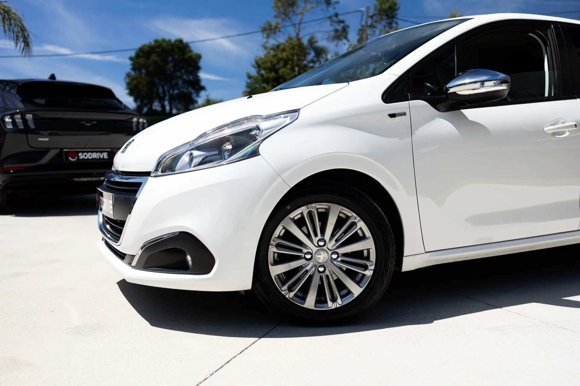 Peugeot 208 1.6 BlueHDi Style 7