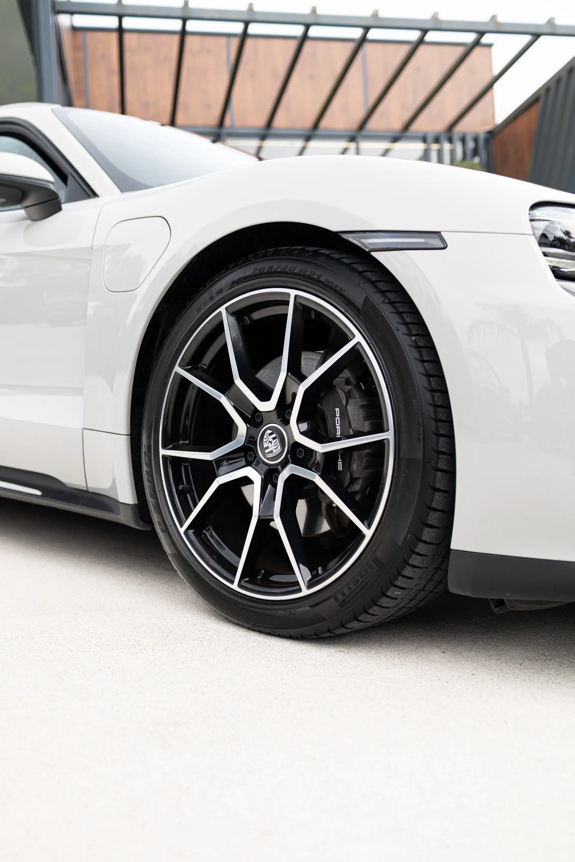 Porsche Taycan Sport Turismo Outro 26