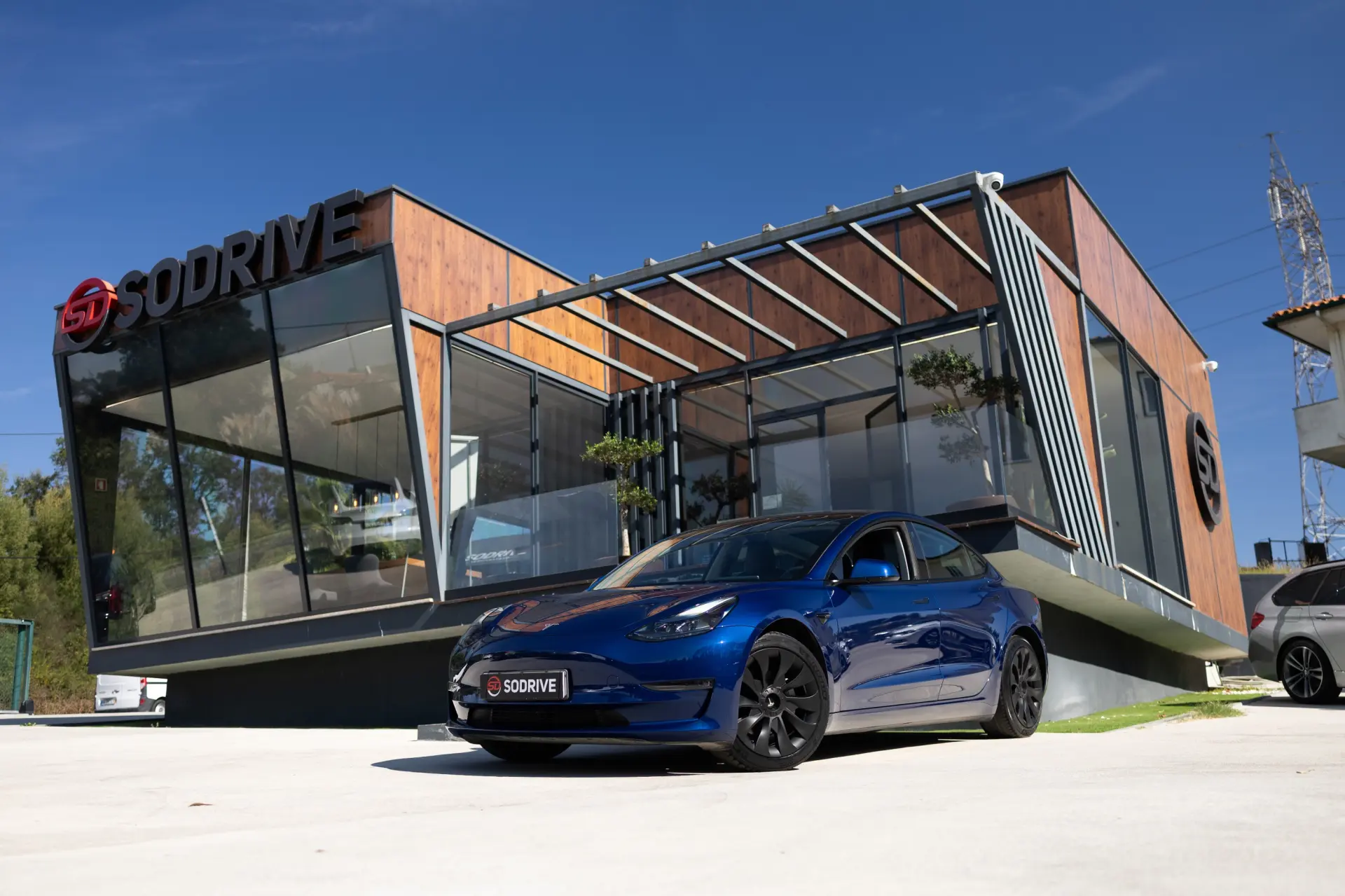 Tesla Model 3 Long-Range Dual Motor AWD 1