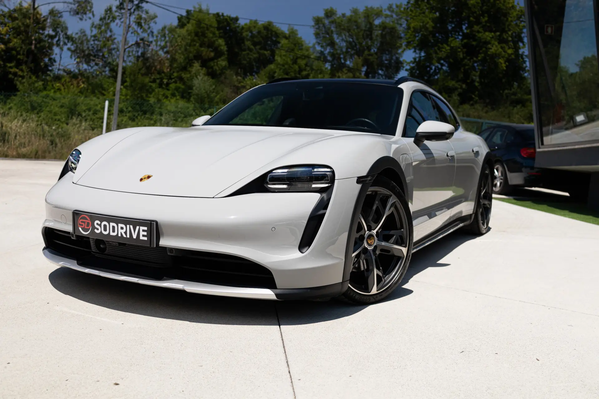 Porsche Taycan Cross Turismo 4 12