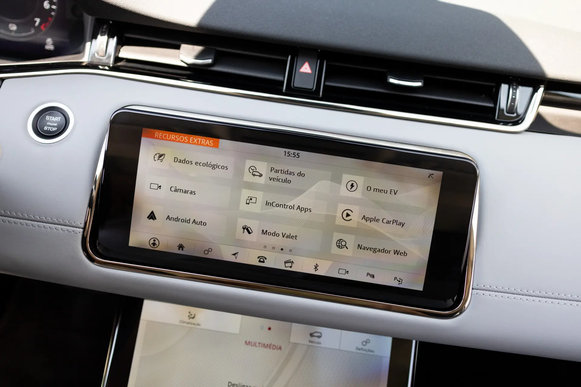 Land Rover Range Rover Evoque P300e R-Dynamic HSE 30