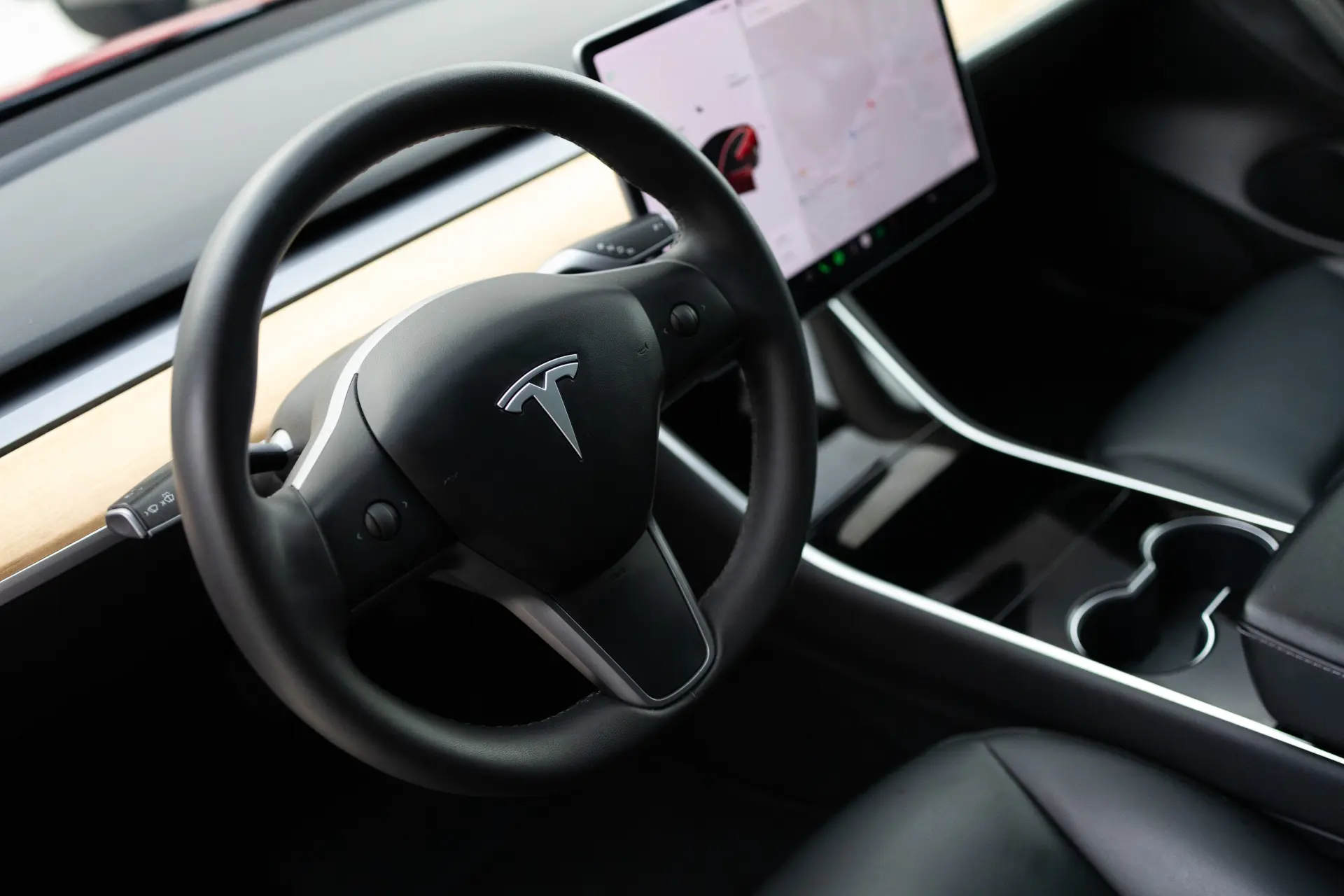 Tesla Model 3 Standard Range Plus RWD 2