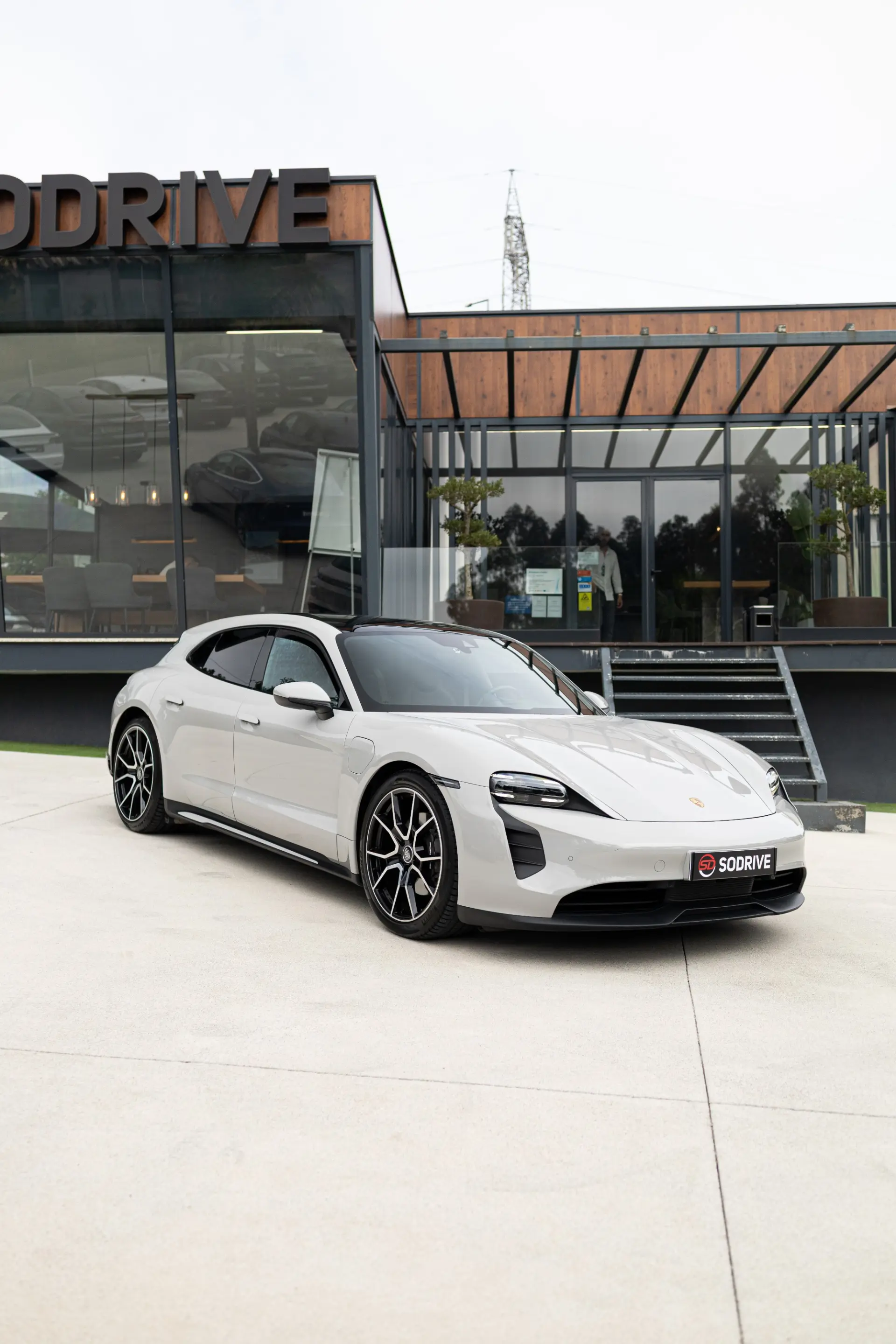 Porsche Taycan Sport Turismo Outro 24