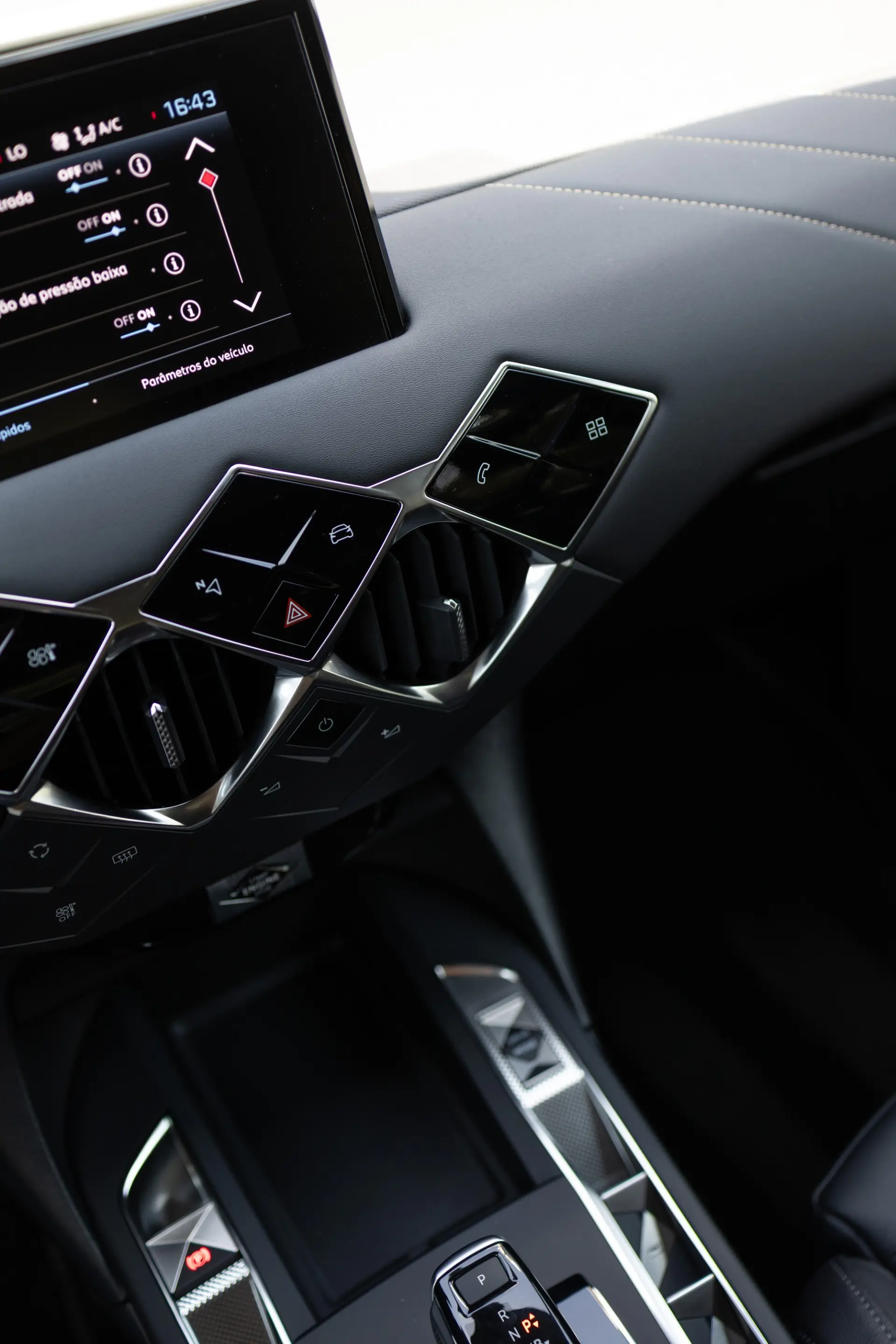 DS DS3 Crossback E-Tense Performance Line 32