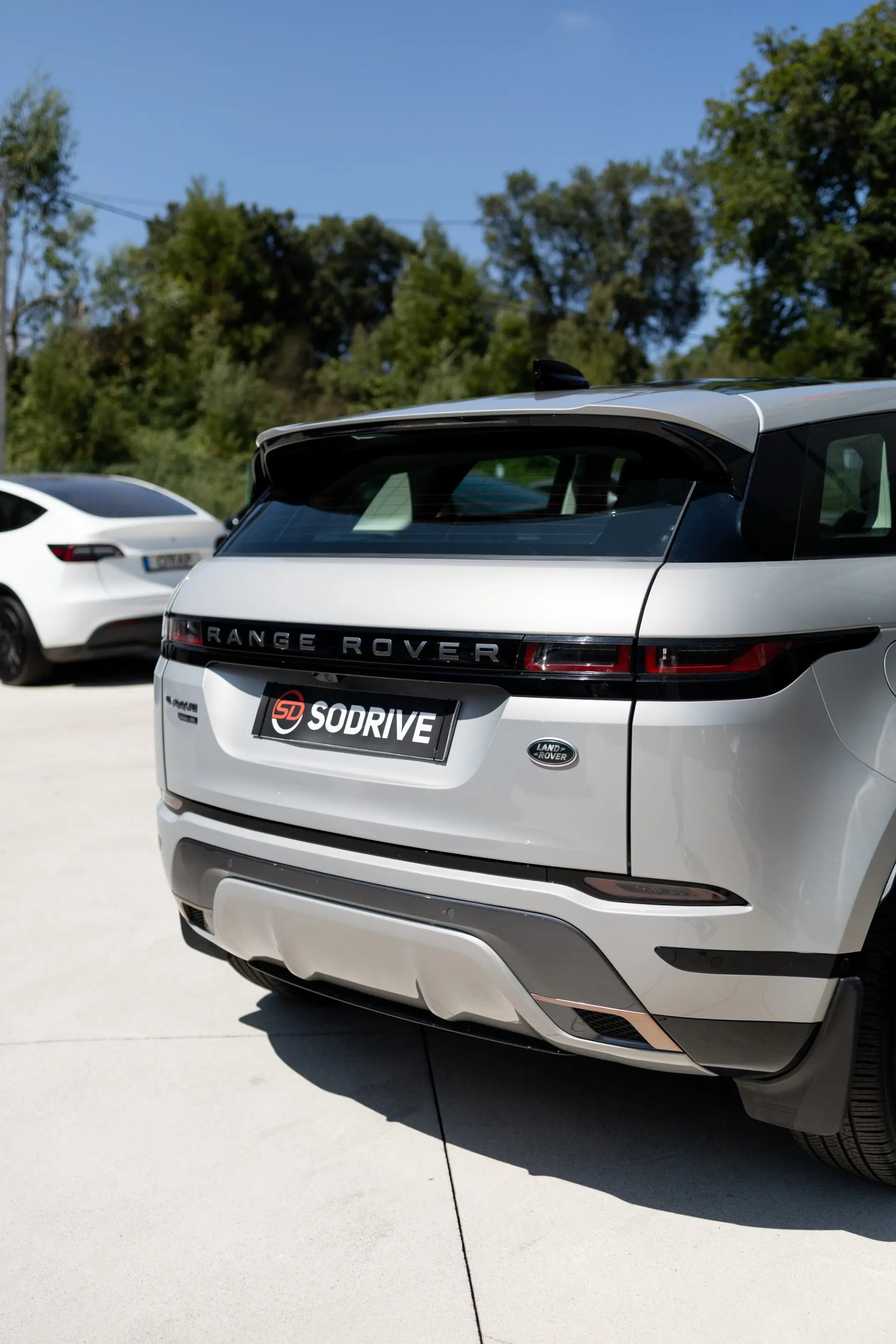 Land Rover Range Rover Evoque P300e R-Dynamic HSE 36
