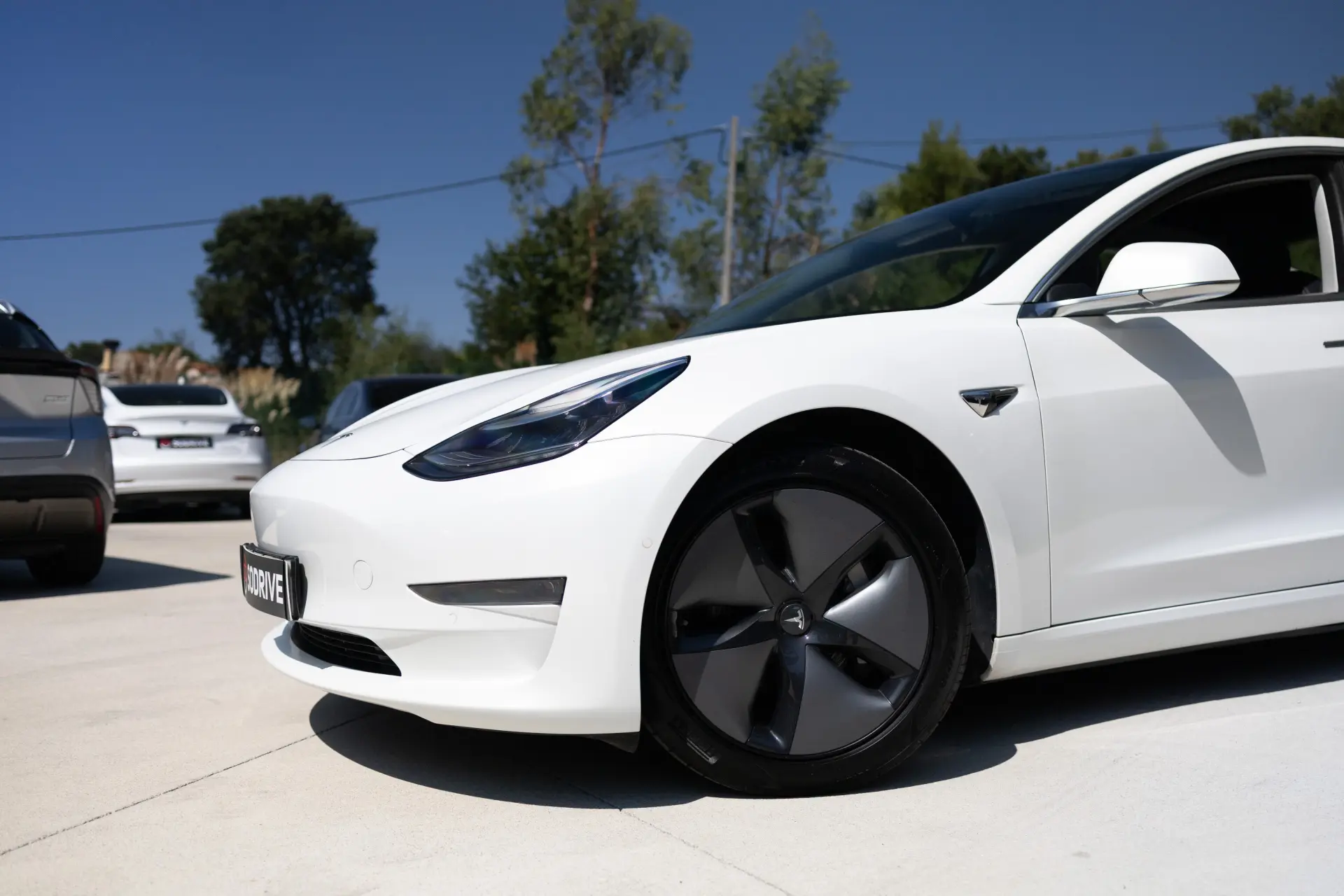 Tesla Model 3 Long-Range Dual Motor AWD 16