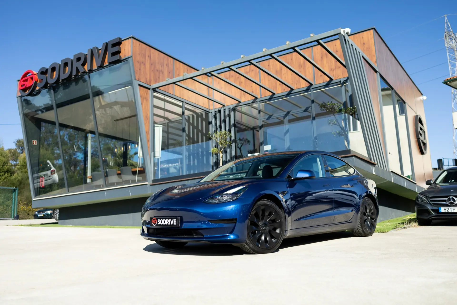 Tesla Model 3 Long-Range Dual Motor AWD 1
