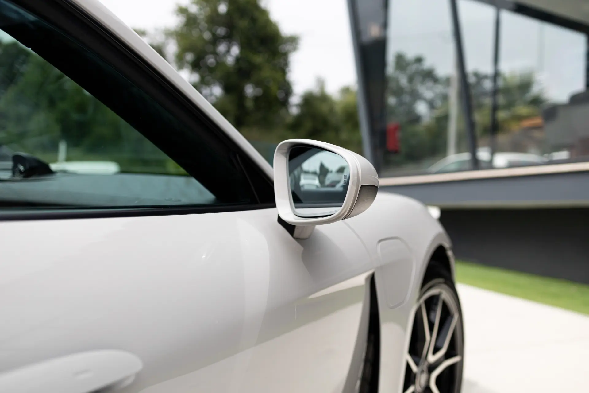Porsche Taycan Sport Turismo Outro 52
