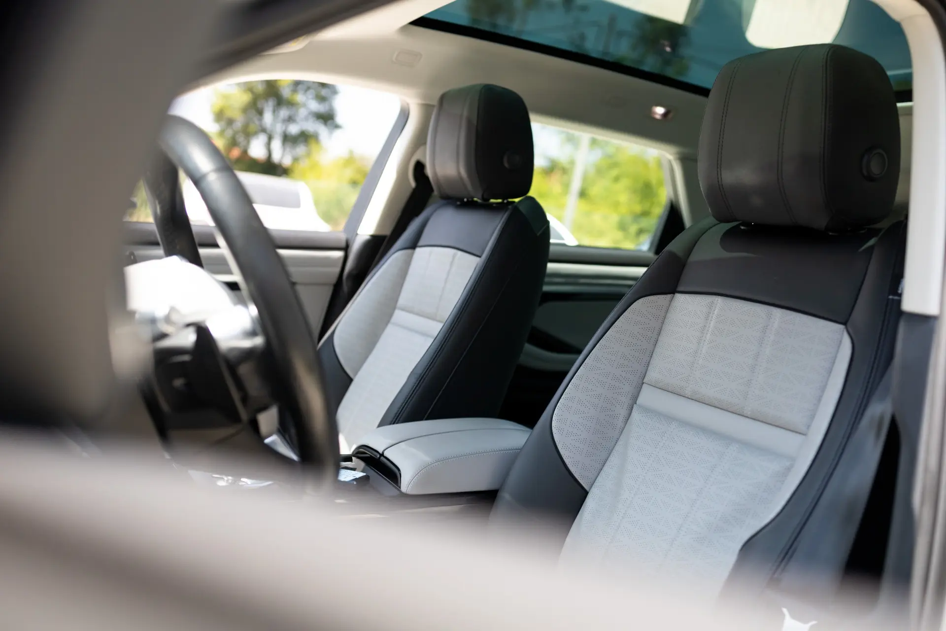 Land Rover Range Rover Evoque P300e R-Dynamic HSE 22