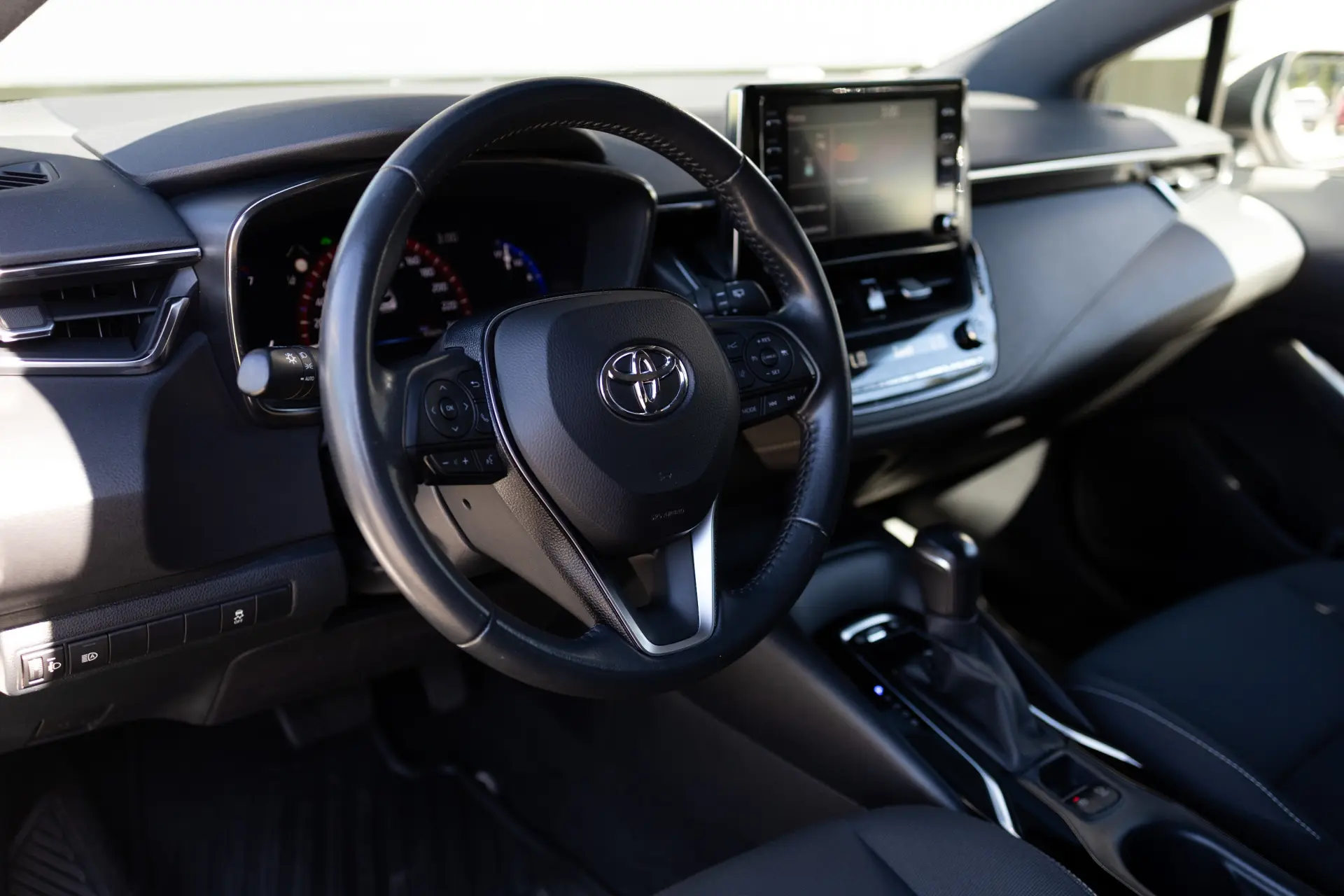 Toyota Corolla 1.8 Hybrid Active 18
